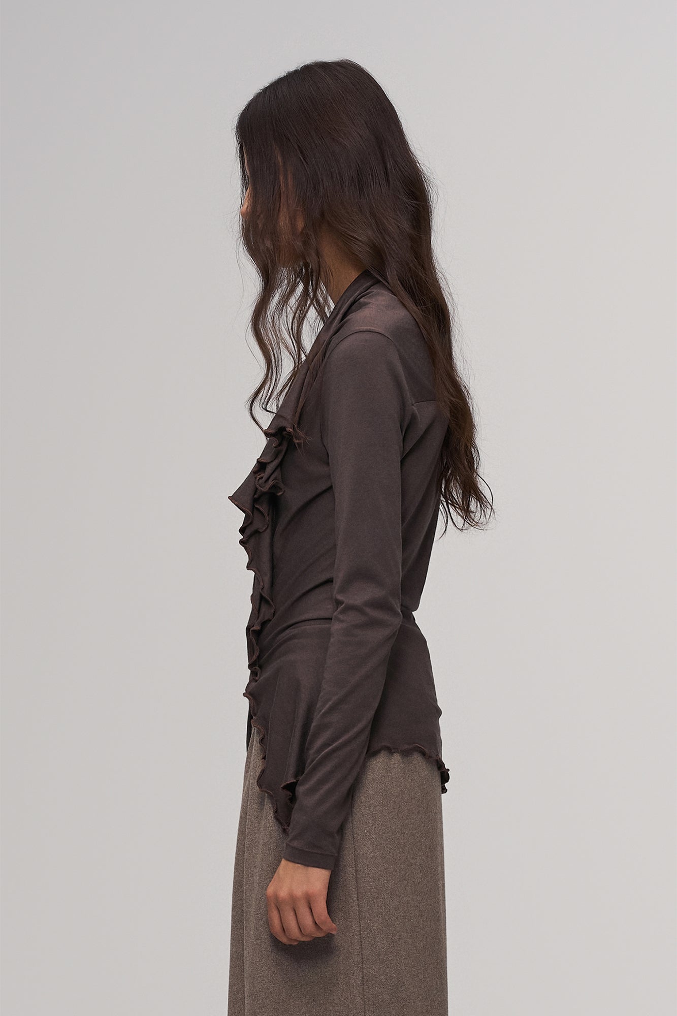 ILNya Nieternite Nifutur Asymmetrical Ruffle Edge Long Sleeve Tee Brown