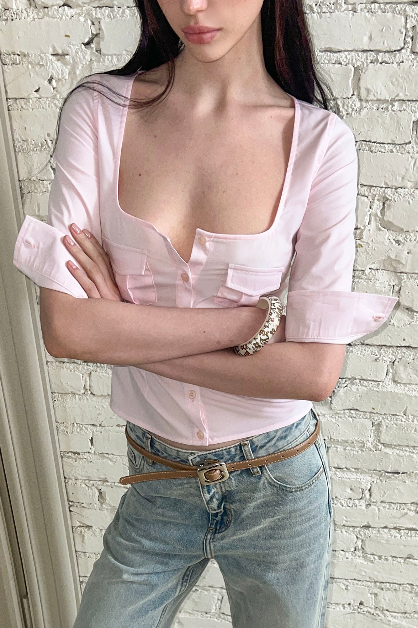 THE NEVERMORE Pocket Detail Scoop-Neck Fitted Half-Shirt
