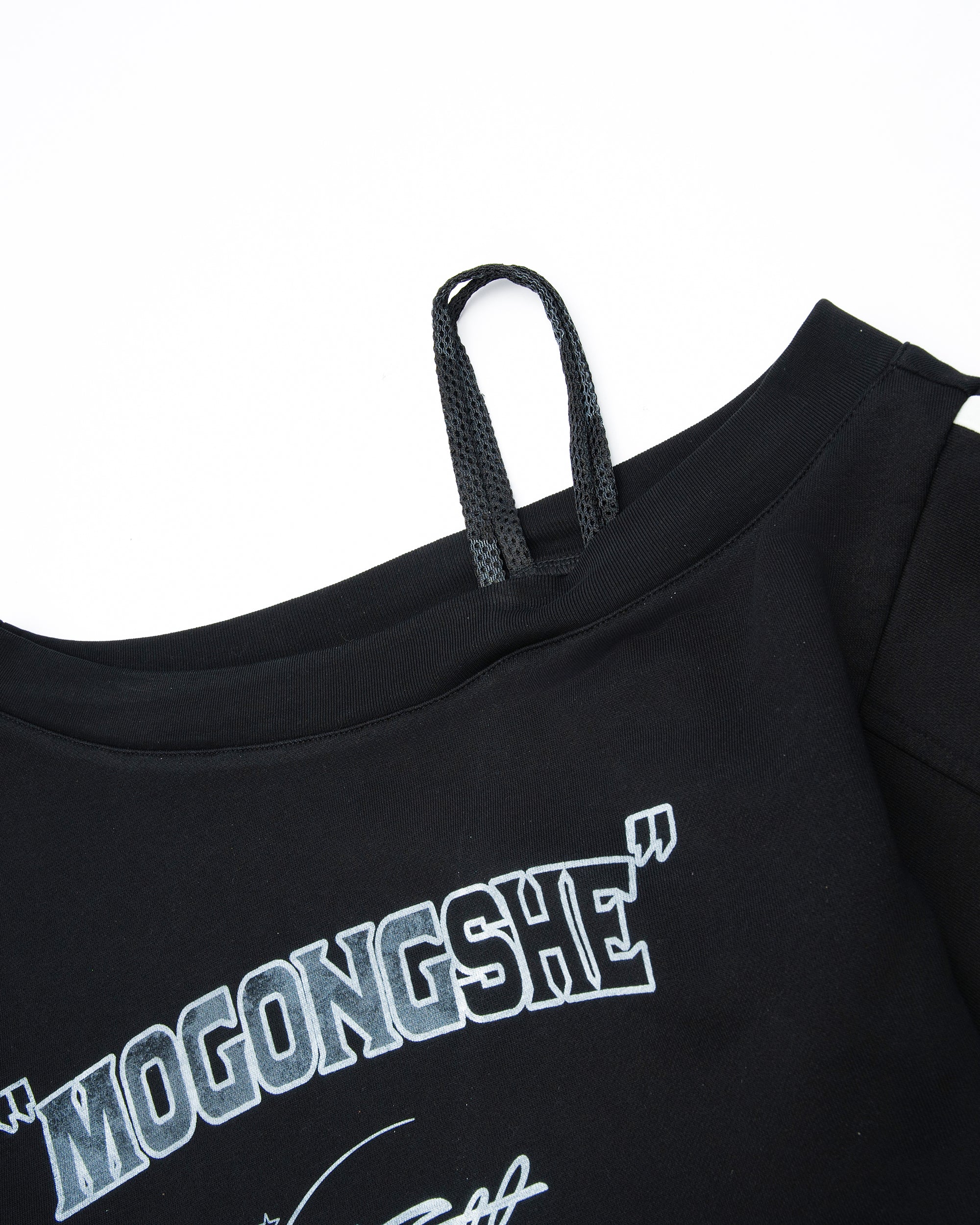 MOGONGSHE Camo Paneled Off-Shoulder Cropped Jersey