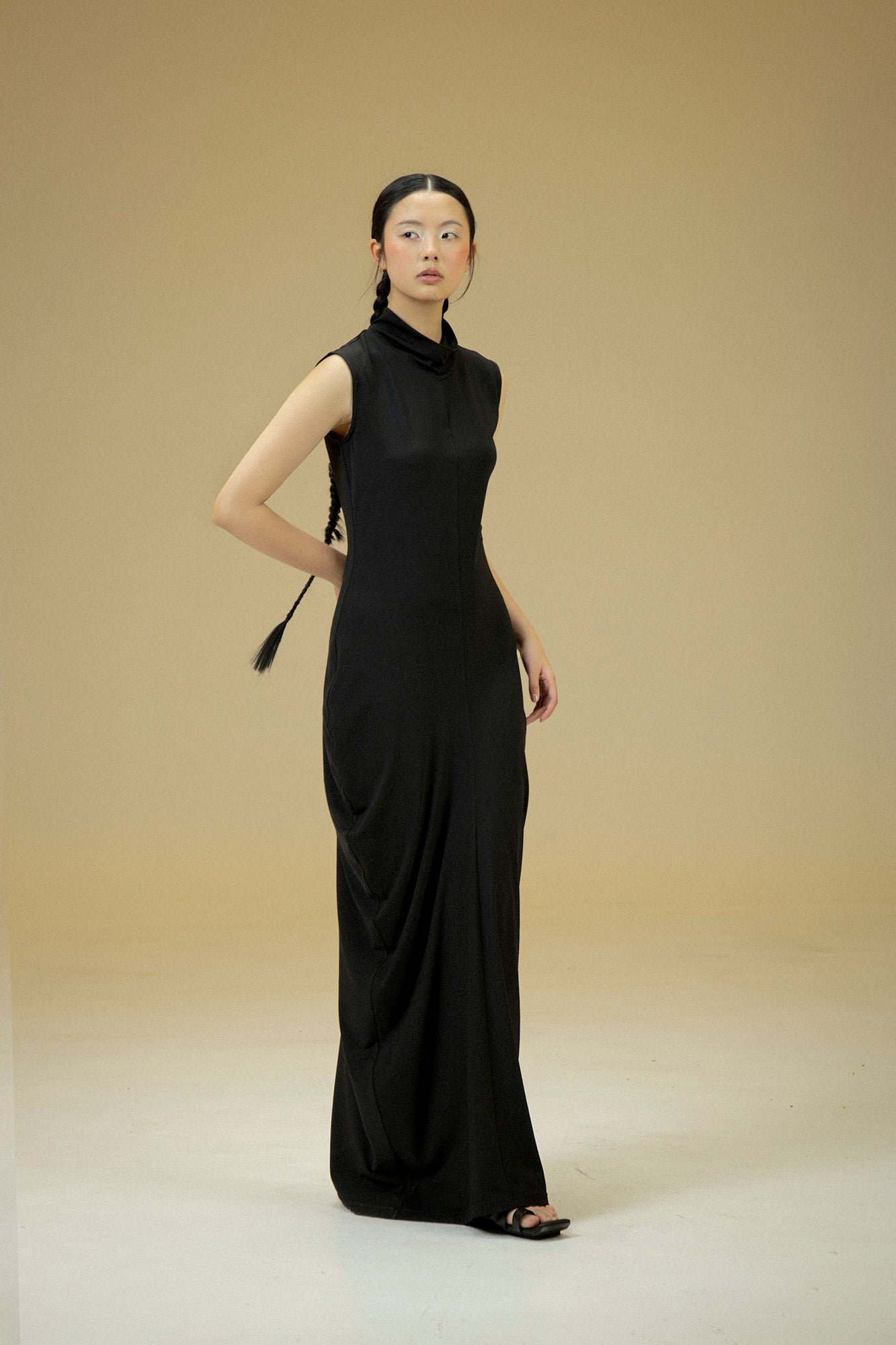 WUHEYIZUO Sleeveless Mock Neck Cocoon Maxi Dress