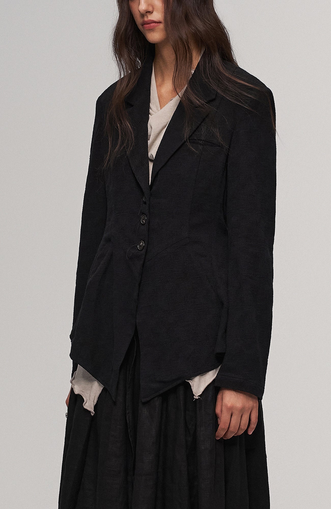 ILNya Nieternite Nifutur Asymmetric Hem Linen-Blend Blazer