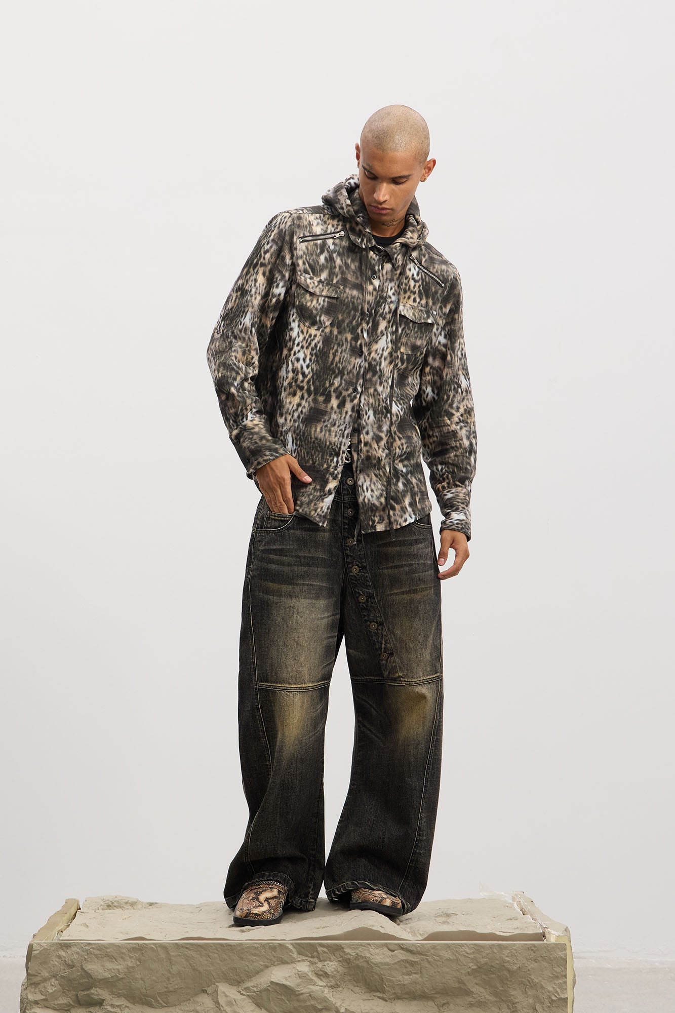 DND4DES Asymmetric Button-Fly Panel Washed Jeans