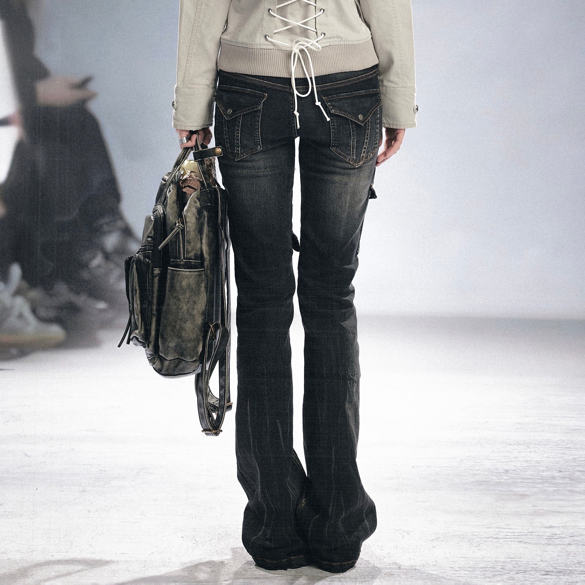 CESTNOUS Asymmetrical Frayed Distressed Jeans