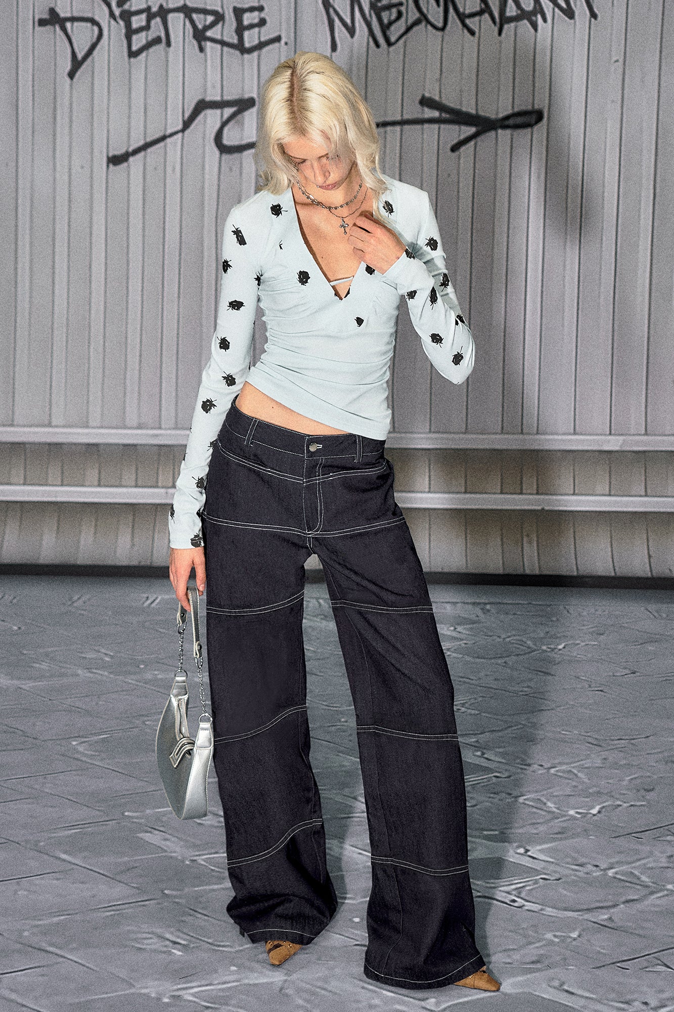 THE NEVERMORE Rose Monogram V-Neck Long-Sleeve Tee