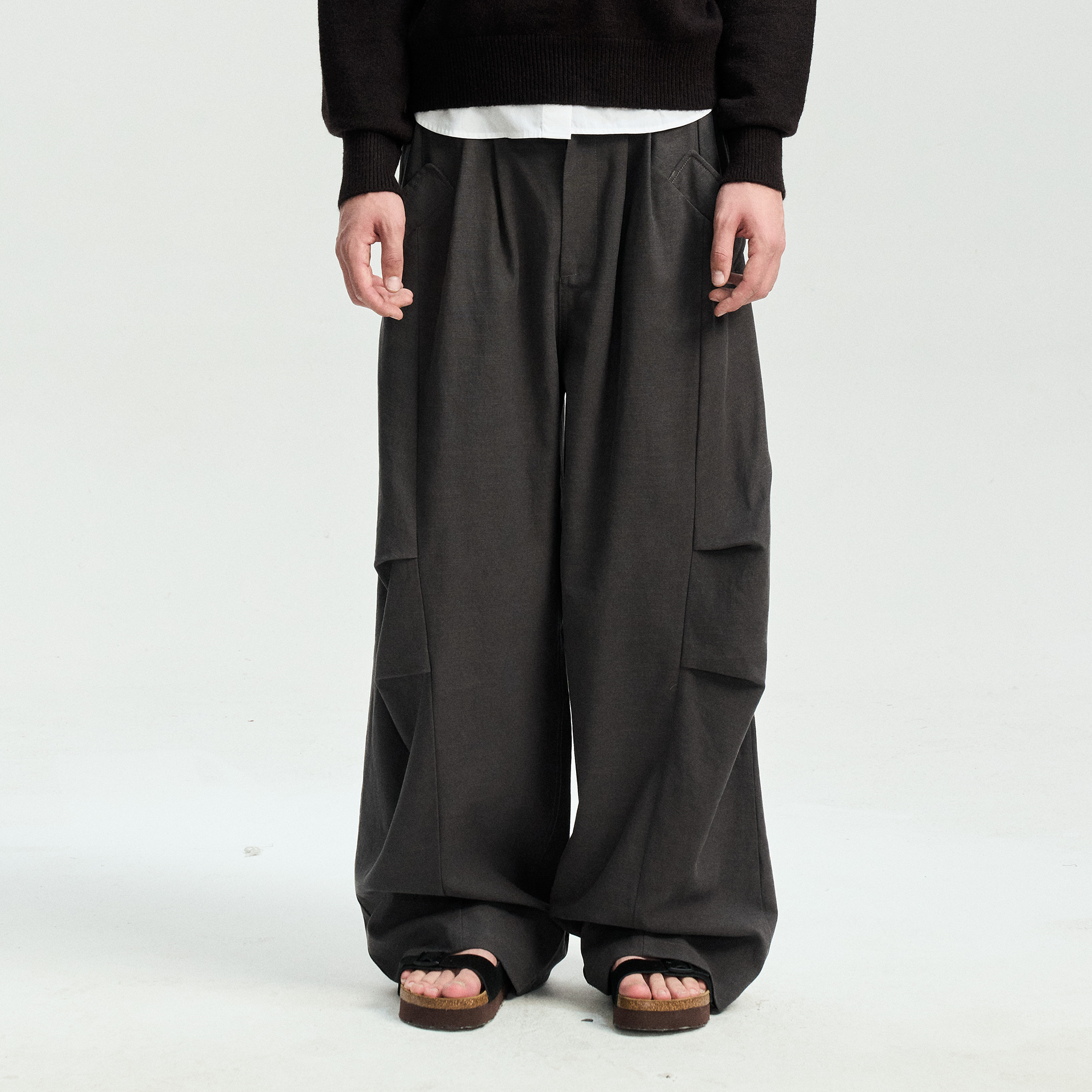 LEONSENSE Modern Curved Paneled Tencel-Cotton Pants