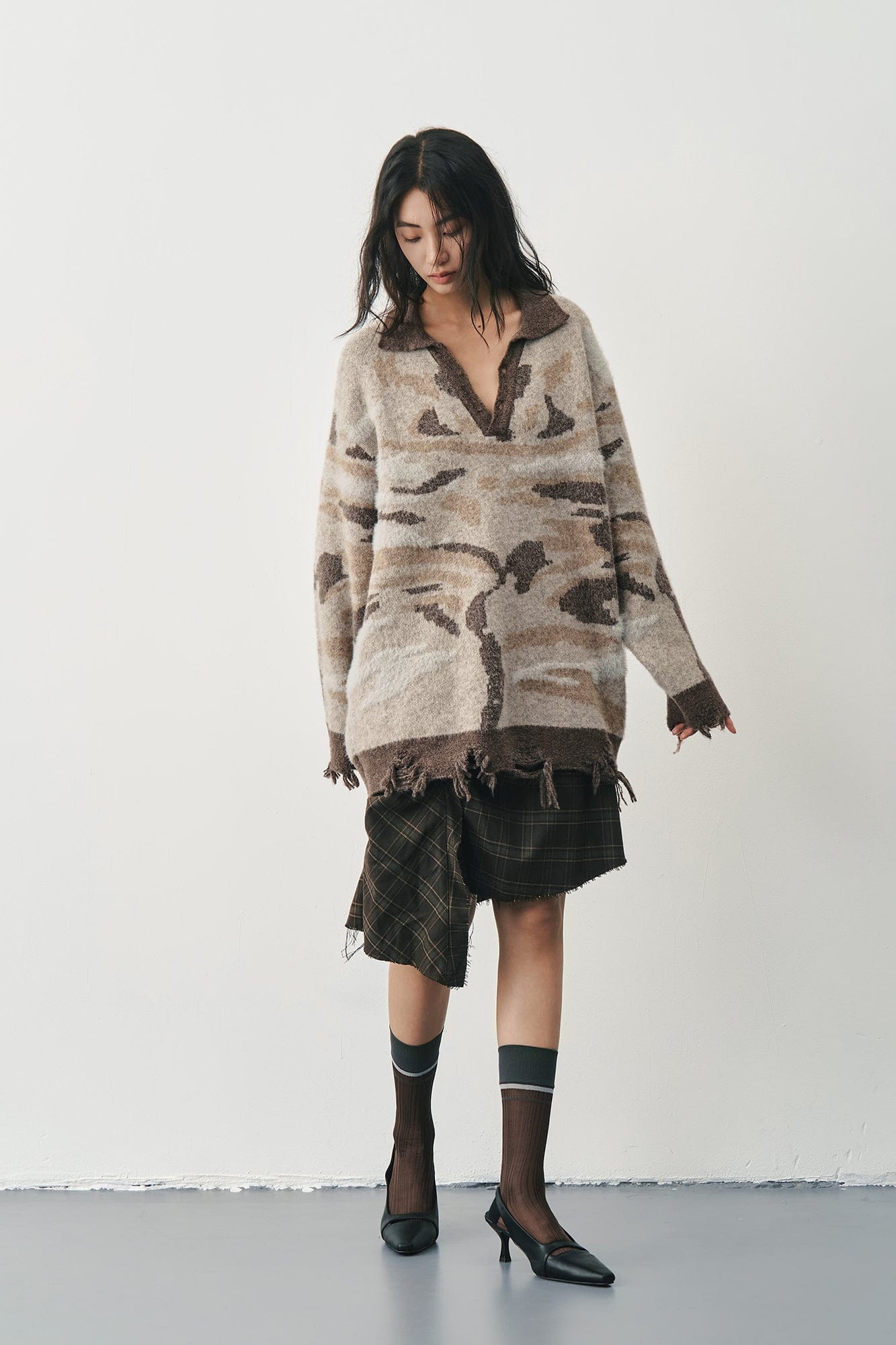 SAME FLOW Raw Hem Cat Jacquard Polo Sweater