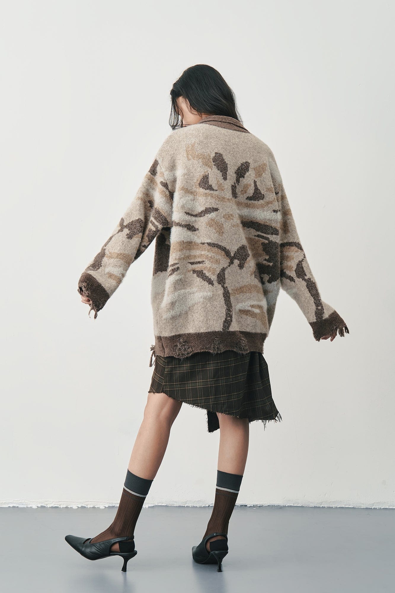 SAME FLOW Raw Hem Cat Jacquard Polo Sweater