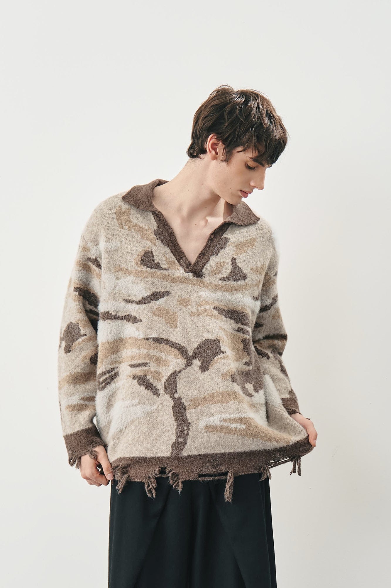 SAME FLOW Raw Hem Cat Jacquard Polo Sweater