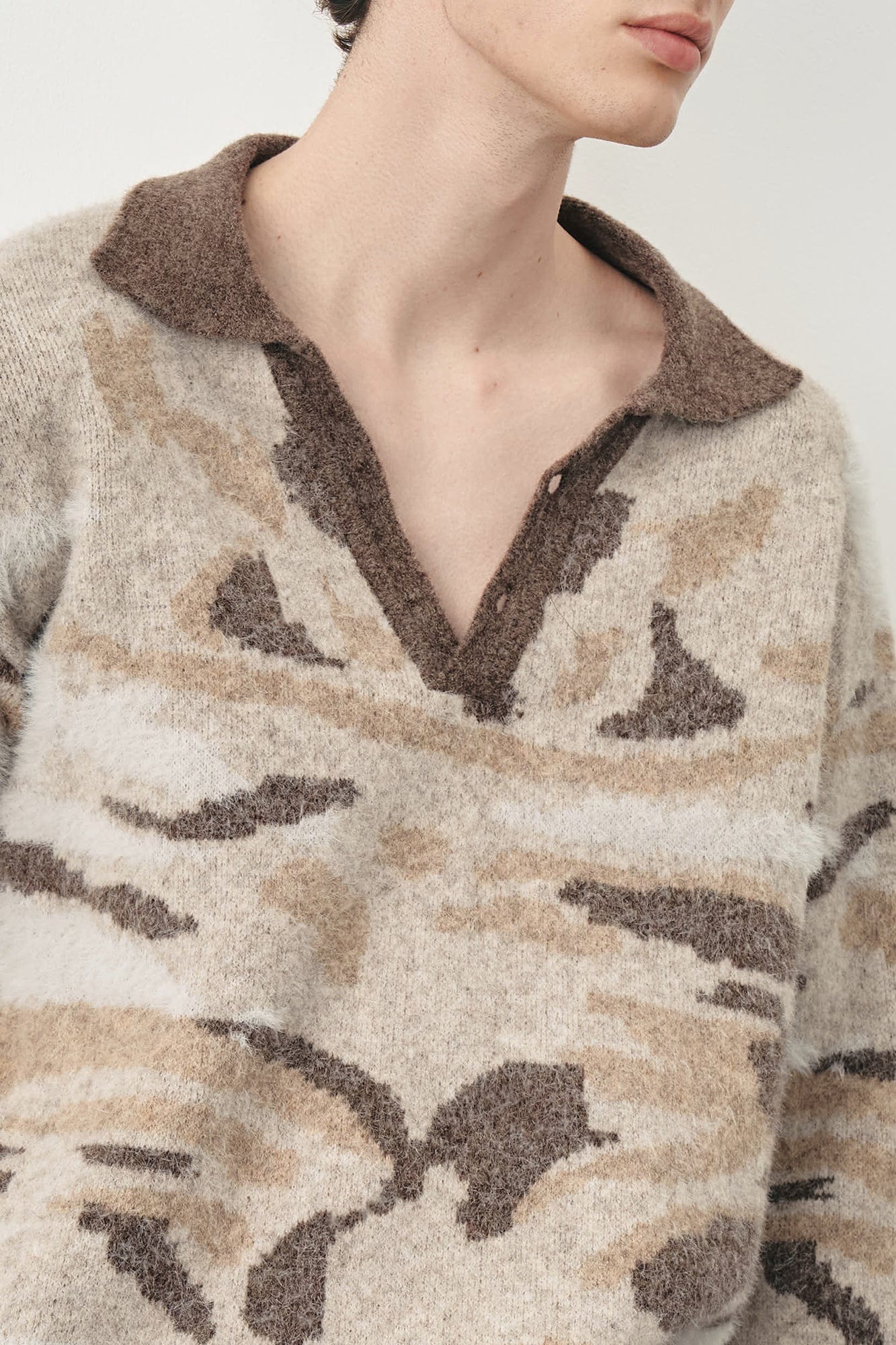 SAME FLOW Raw Hem Cat Jacquard Polo Sweater