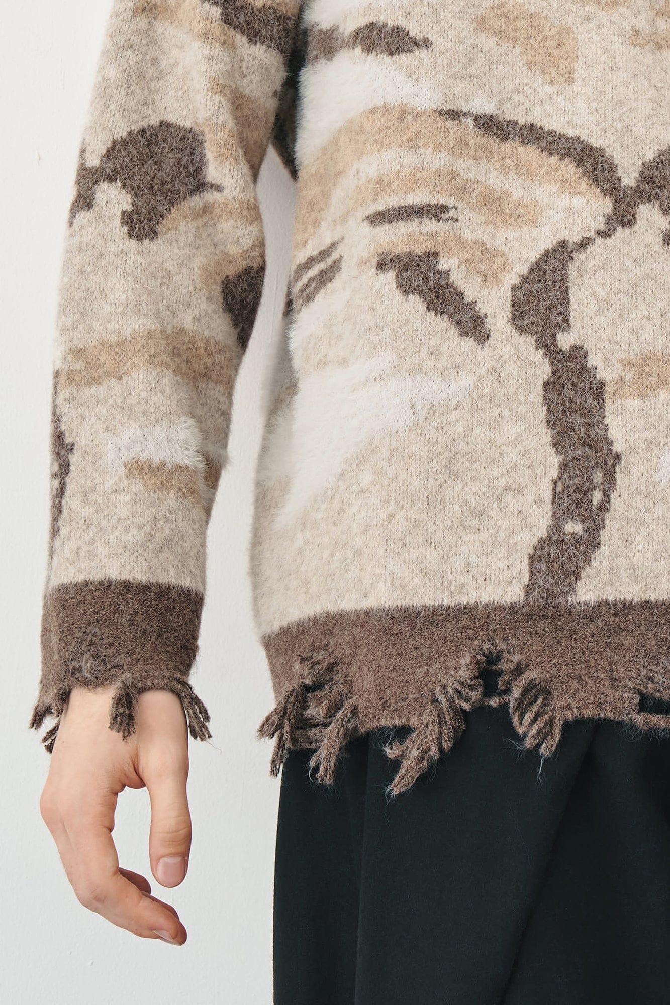 SAME FLOW Raw Hem Cat Jacquard Polo Sweater