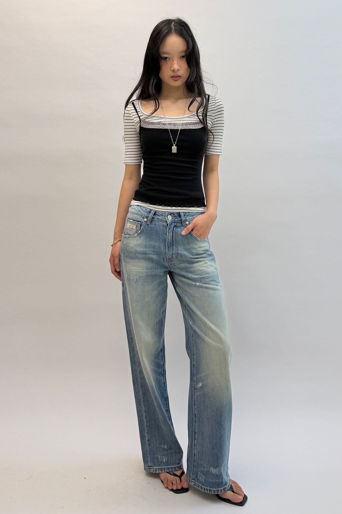 NEVERSEEZ Distressed Washed Straight-Leg Jeans