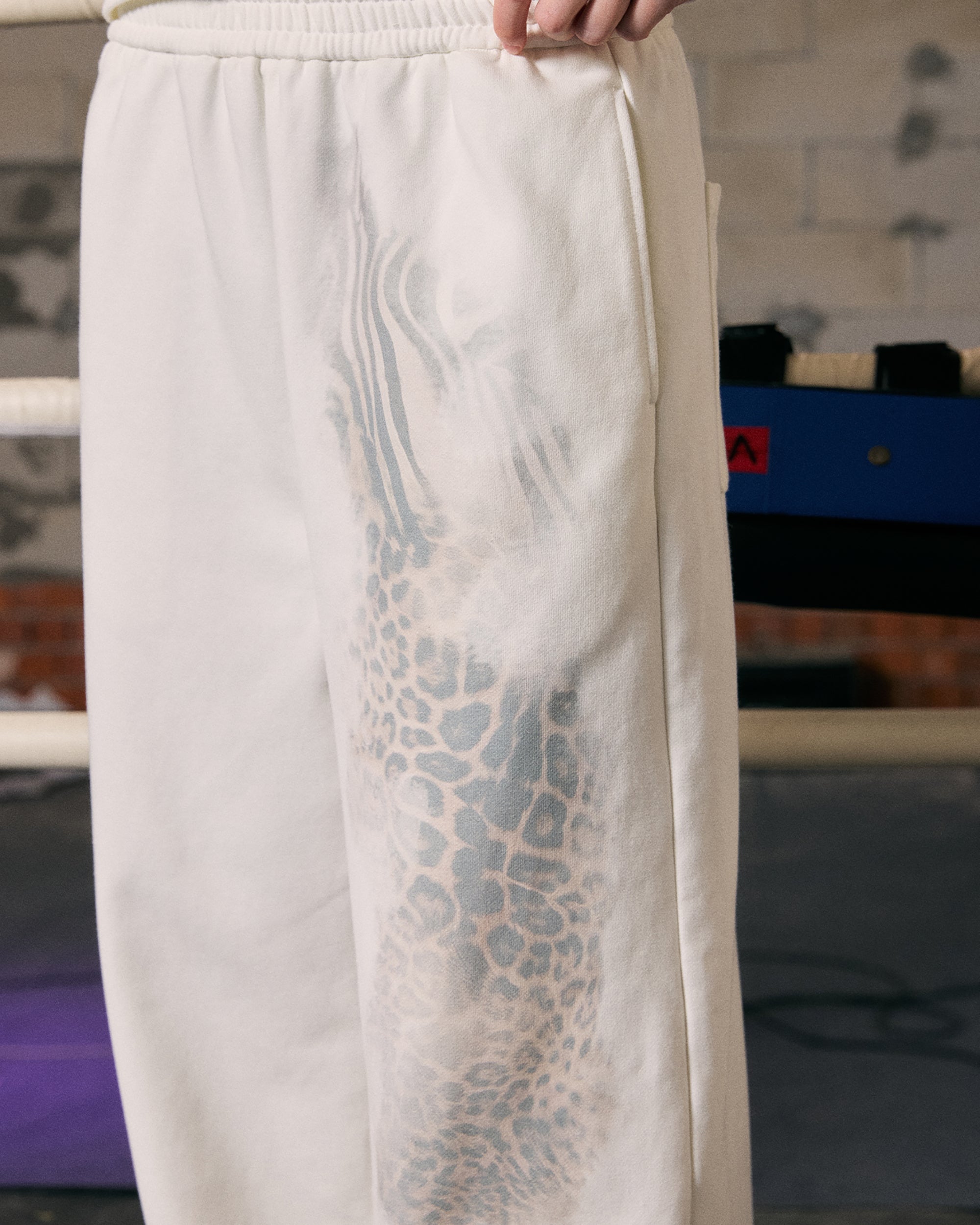 DONSMOKE Zebra Full-Print Straight-Leg Sweatpants