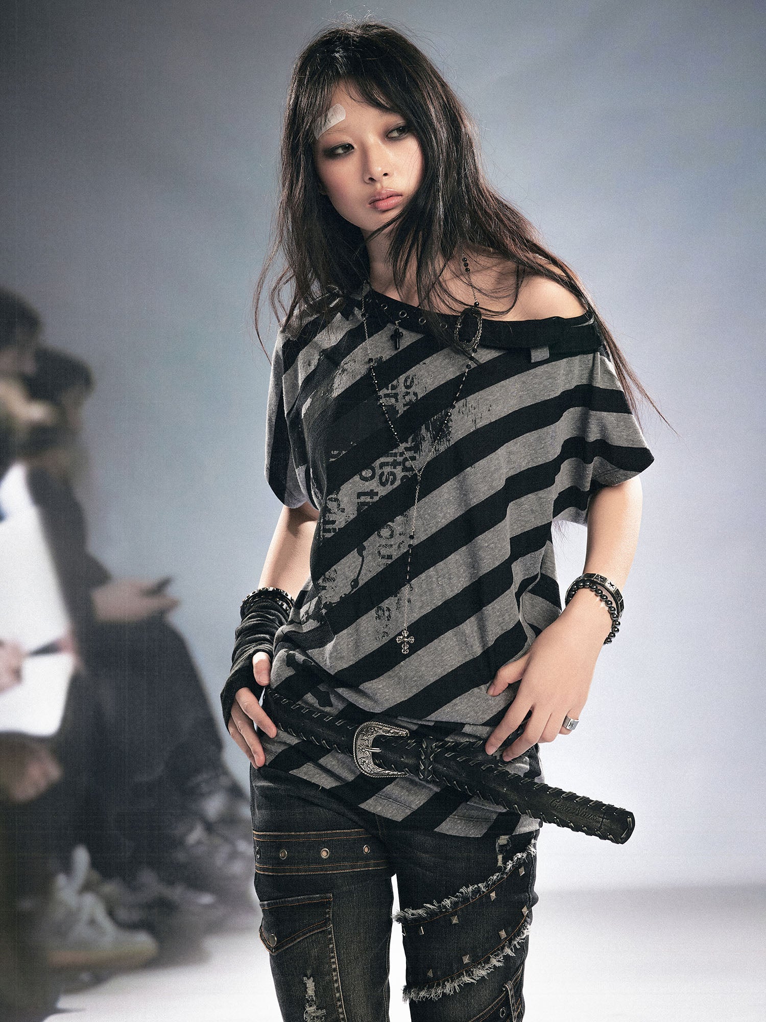 CESTNOUS Asymmetrical Off-Shoulder Stripe Tee