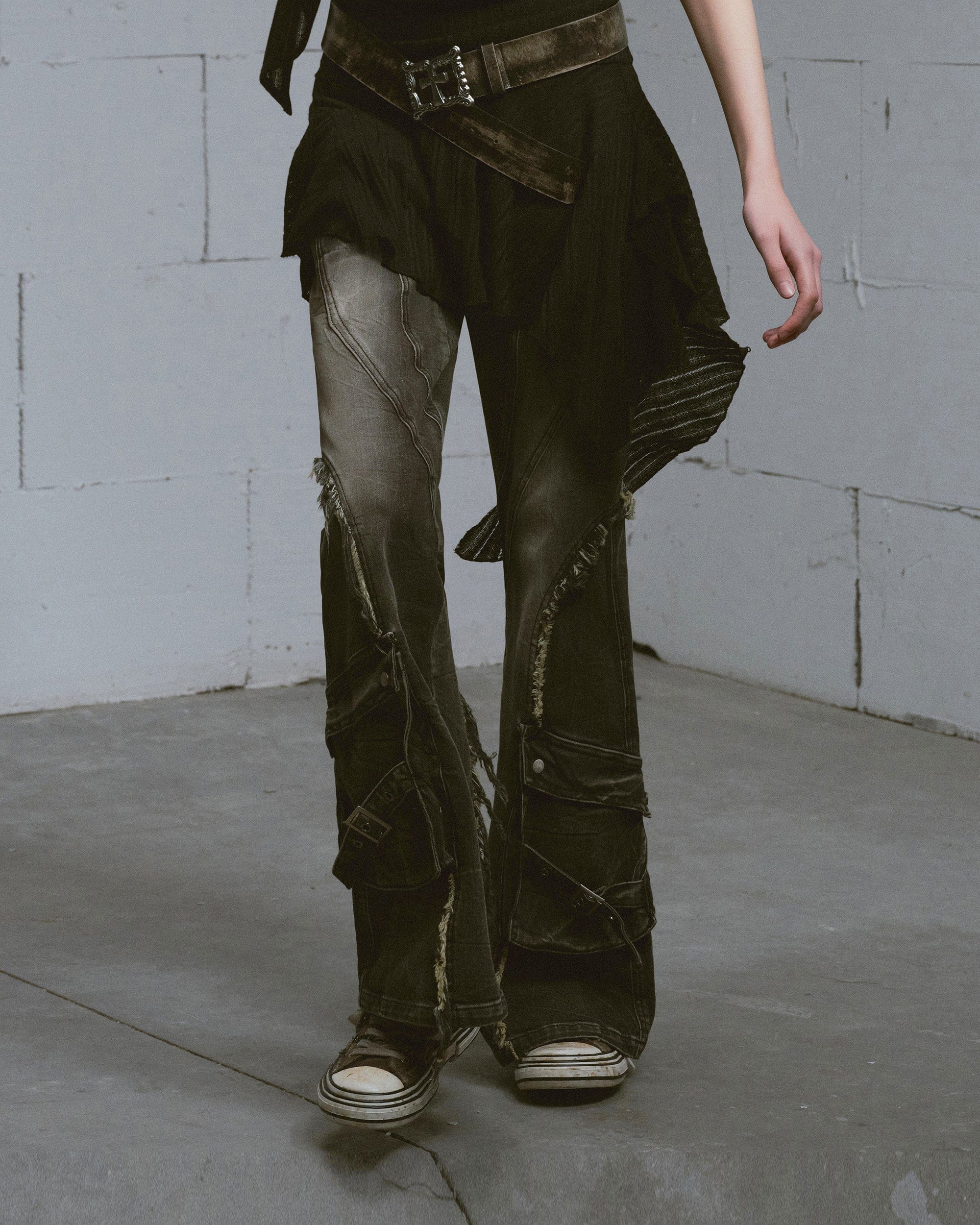 CESTNOUS Dirty Wash Spliced Raw-Edge Flared Jeans