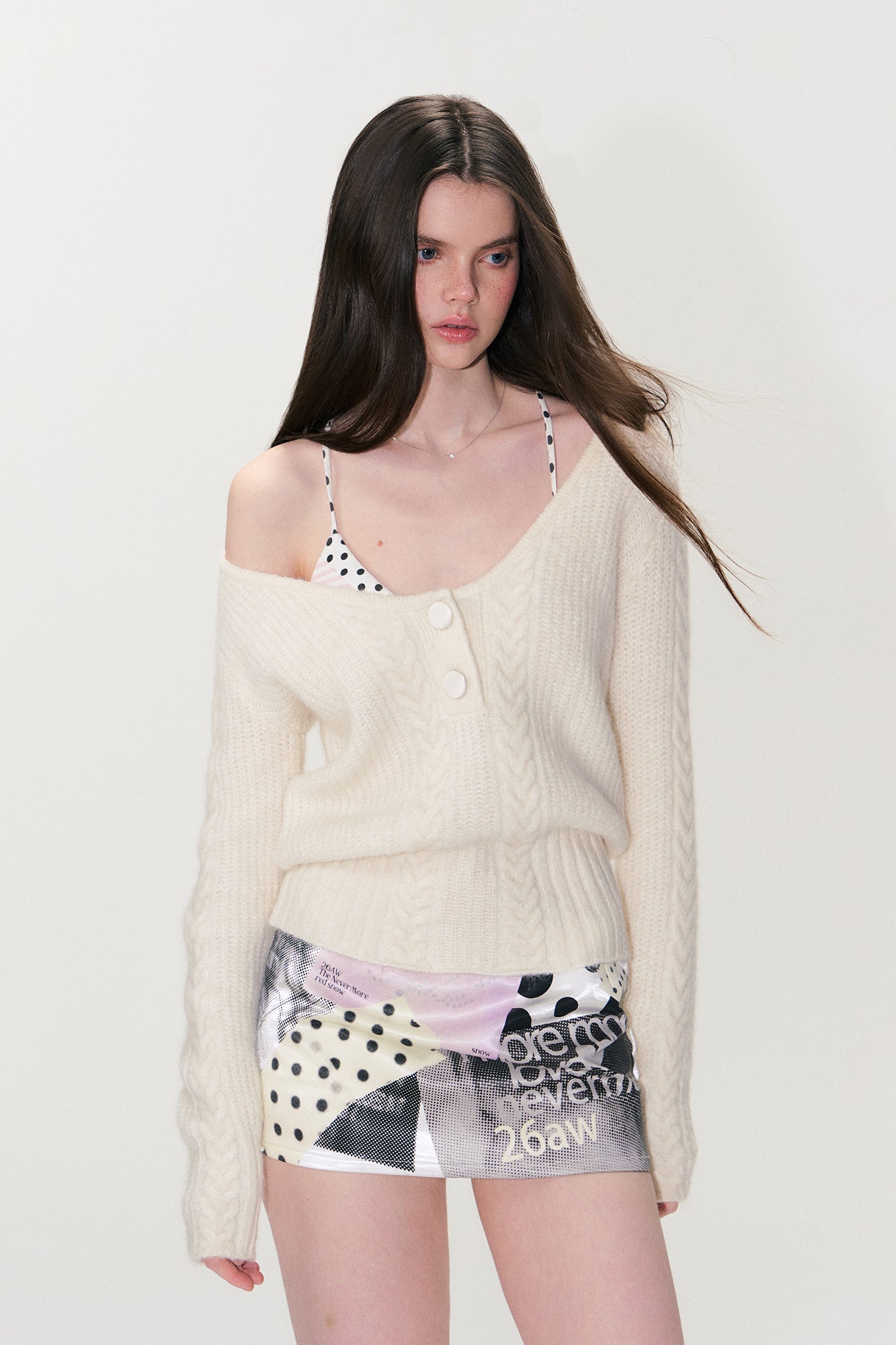 THE NEVERMORE Buttoned V-Neck Cable Knit Sweater