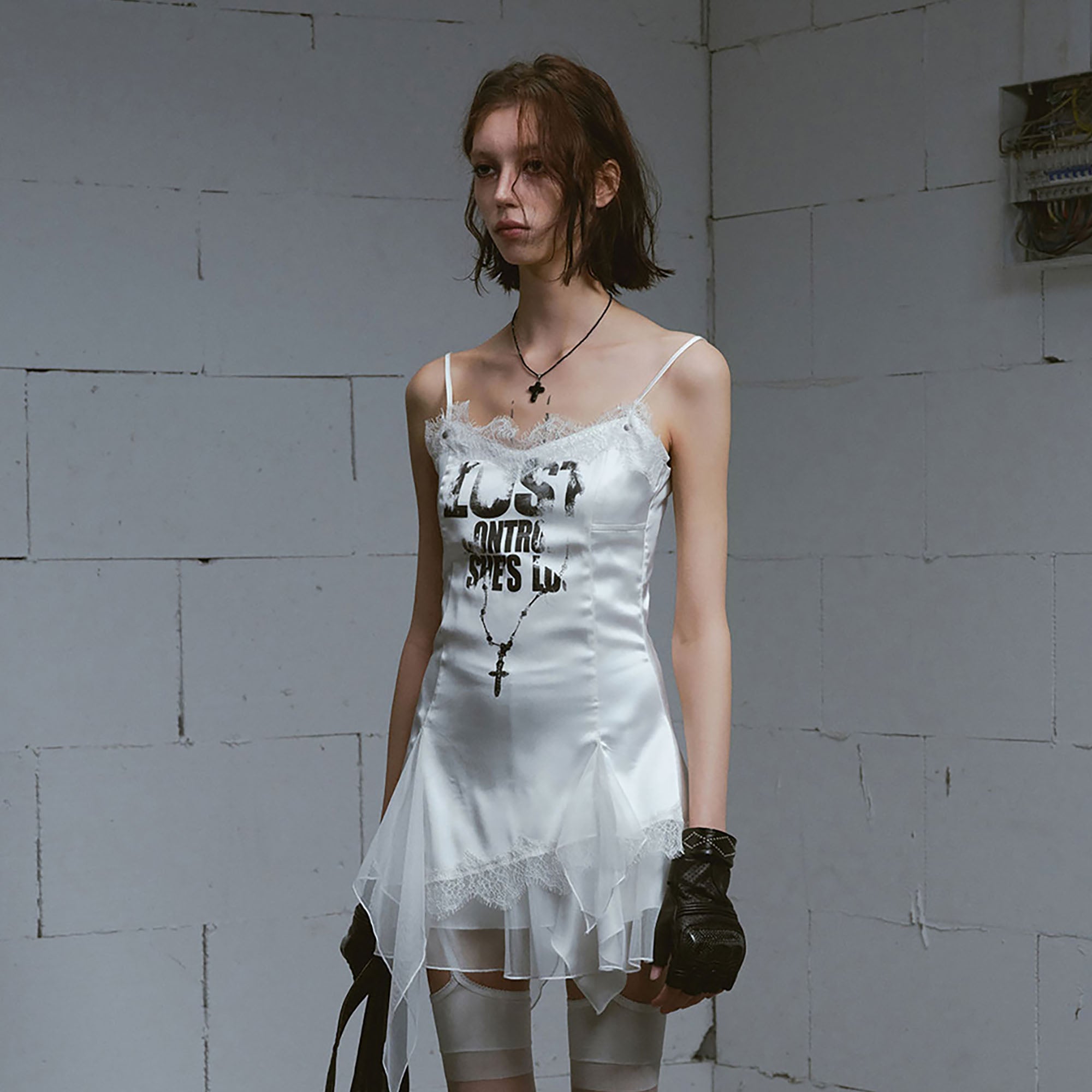 CESTNOUS Asymmetrical Lace Trim Graphic Slip Dress