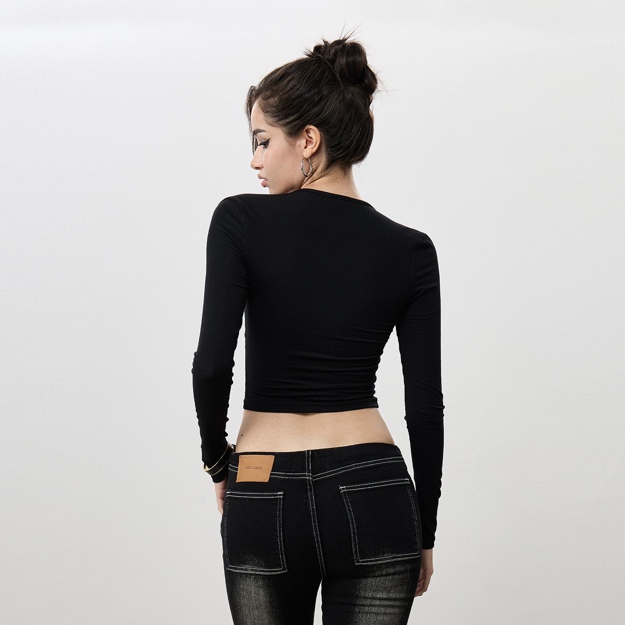 AE30 SAINT Strappy Cut-Out Shoulder Cropped Top