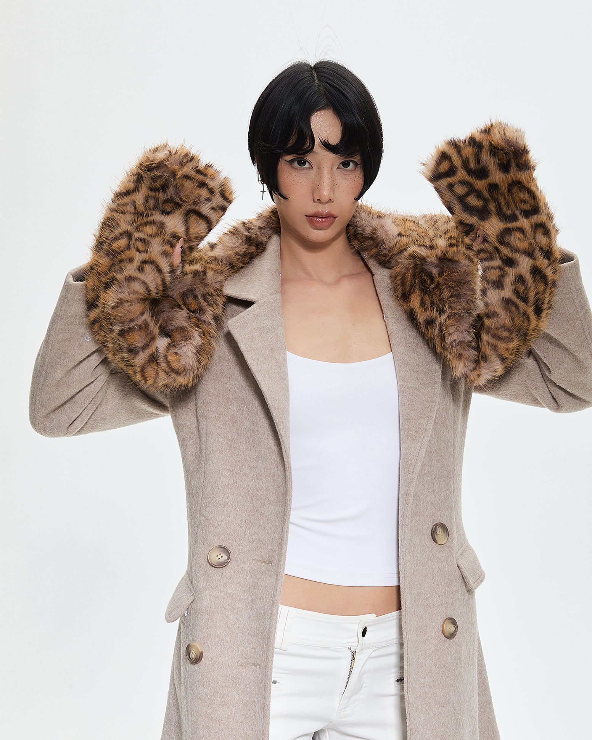 AE30 SAINT Leopard Faux Fur Pockets Shawl