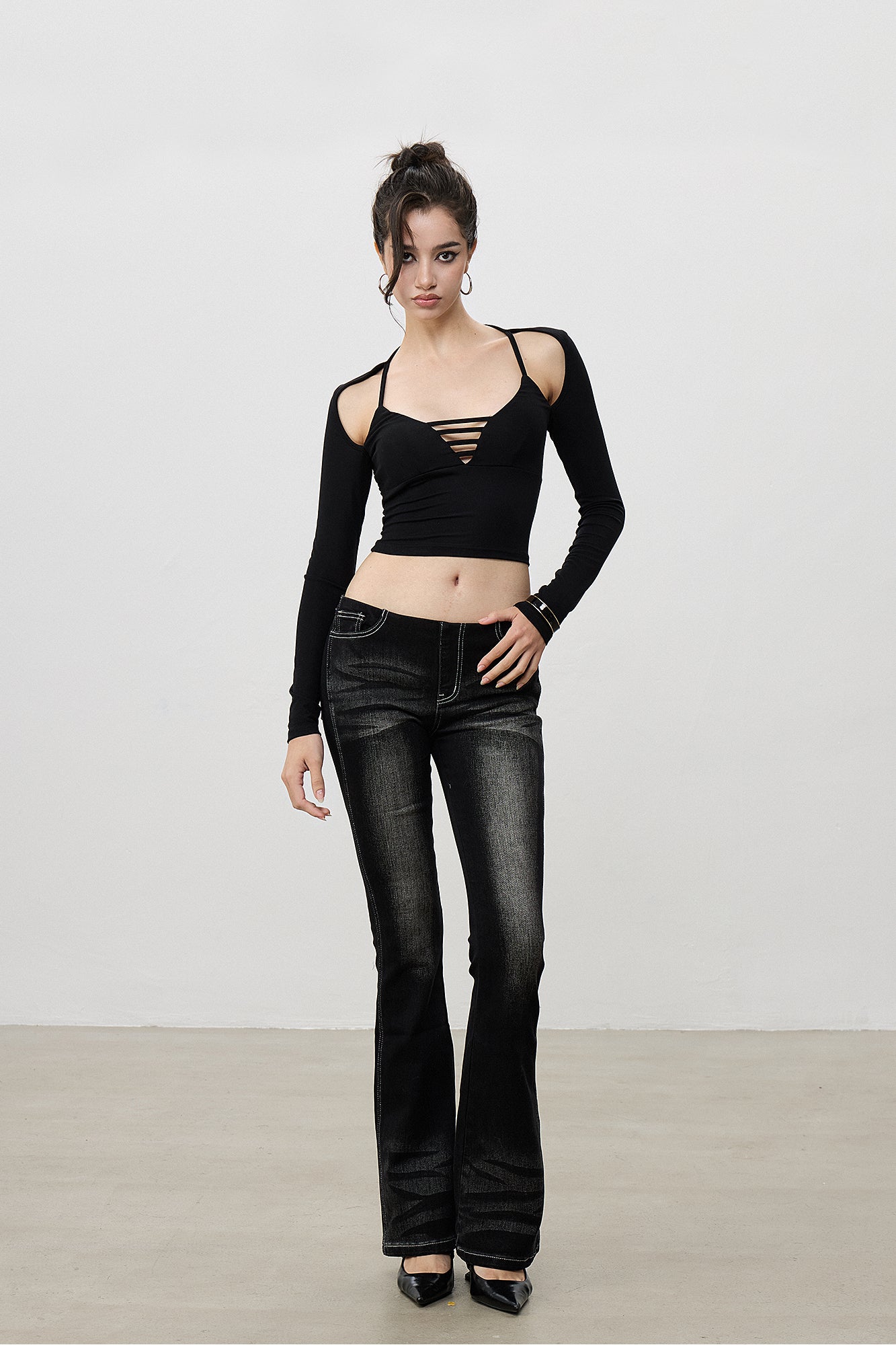 AE30 SAINT Strappy Cut-Out Shoulder Cropped Top