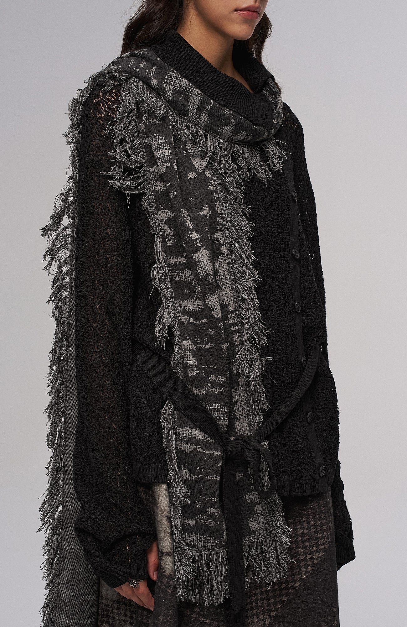 ILNya Nieternite Nifutur Fringed Abstract Jacquard Scarf