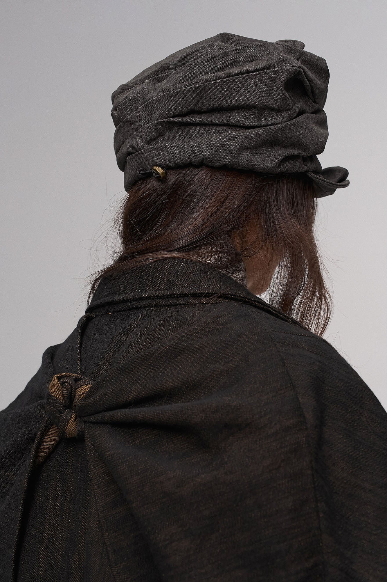 ILNya Nieternite Nifutur Knotted Cape-Back Linen-Blend Trench