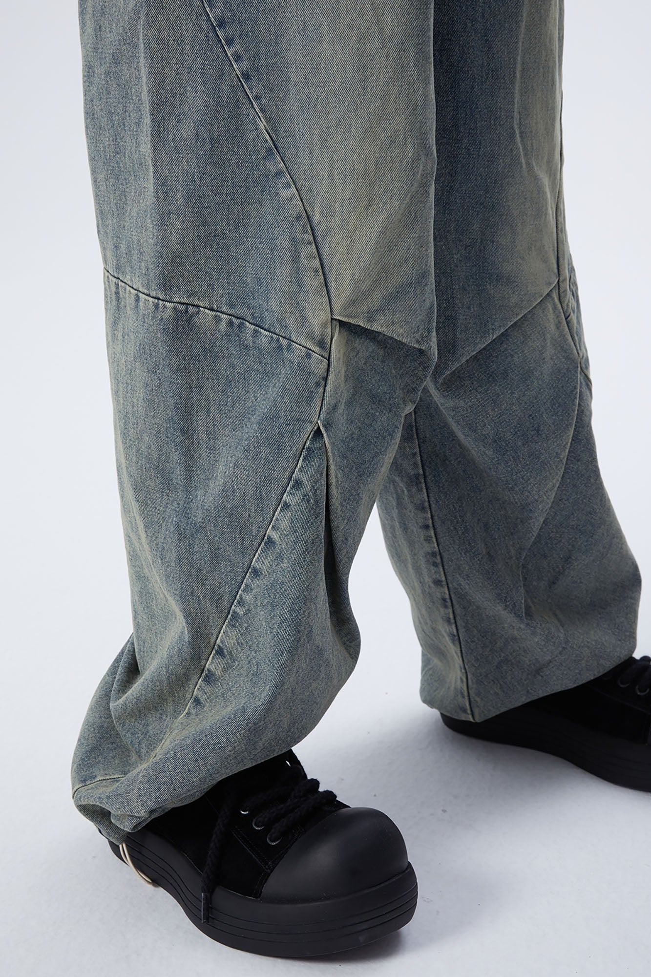ERROR CODE ROBOT Washed Curved Pleated- Knee Jeans