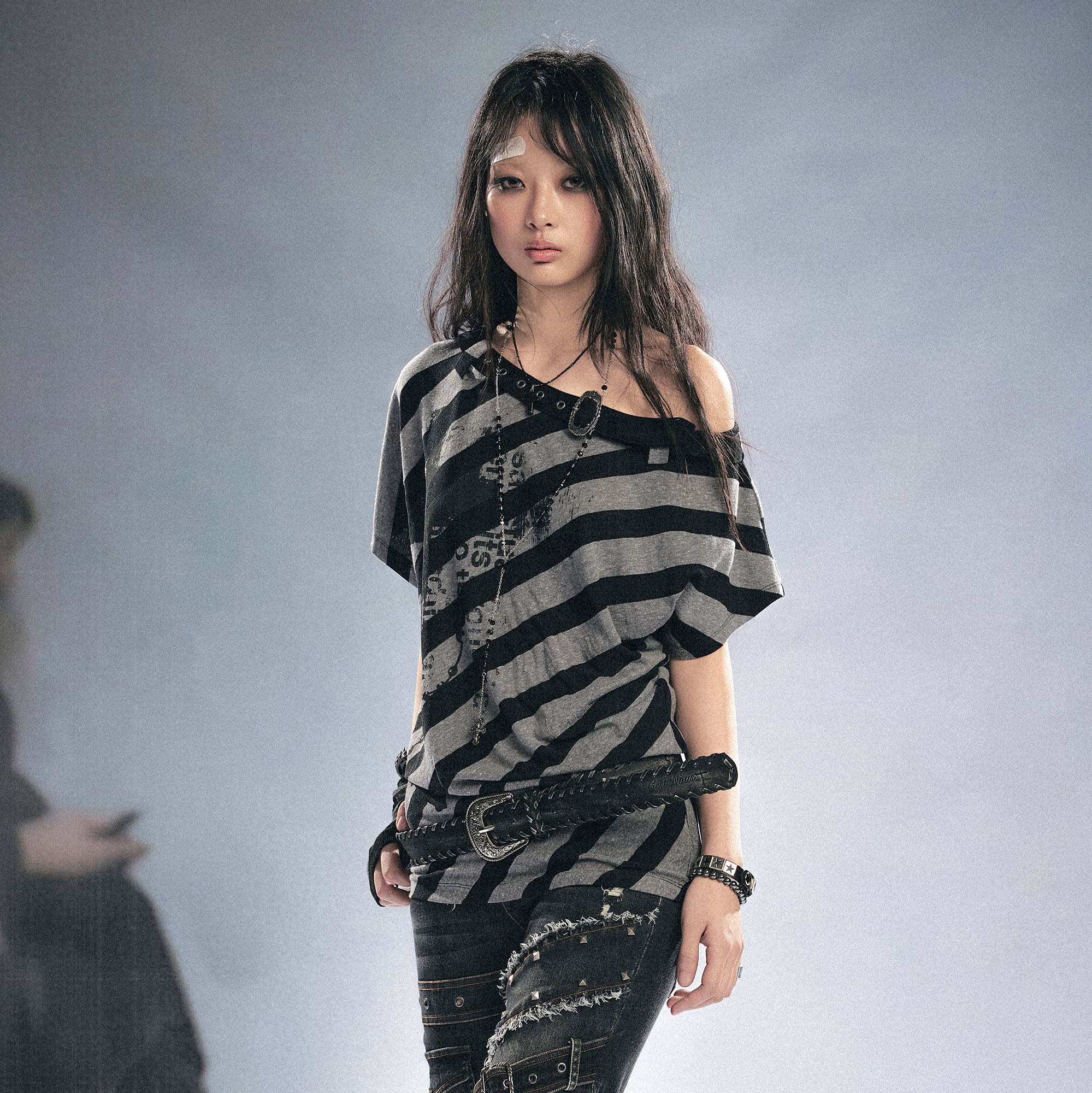 CESTNOUS Asymmetrical Off-Shoulder Stripe Tee