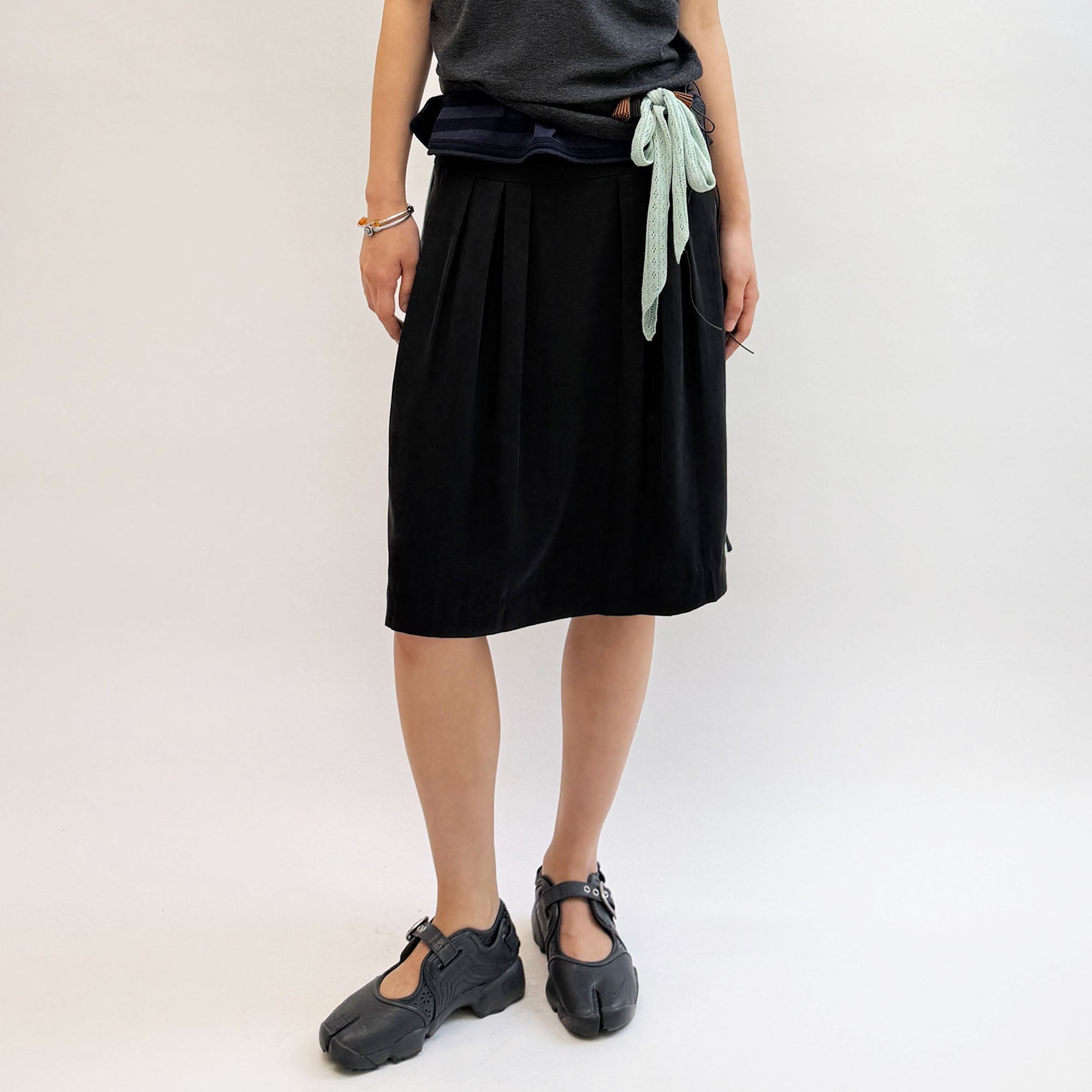 NEVERSEEZ Pleated Bubble Hem Midi Skirt
