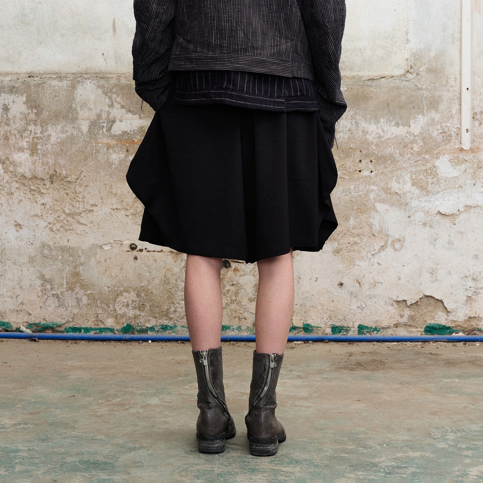 ILNya Nieternite Nifutur Draped Balloon Pleate Shorts