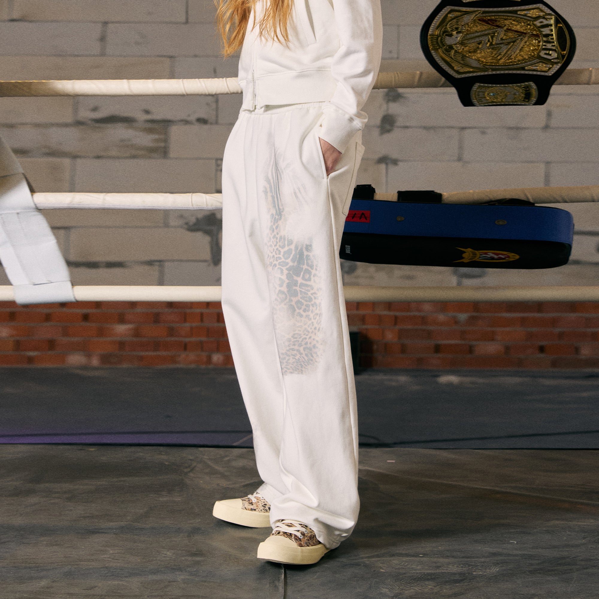 DONSMOKE Zebra Full-Print Straight-Leg Sweatpants