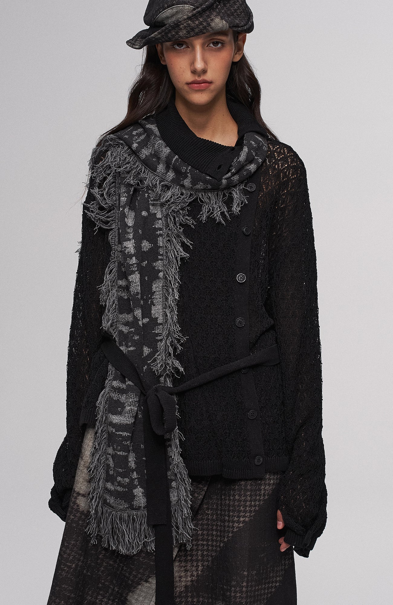 ILNya Nieternite Nifutur Fringed Abstract Jacquard Scarf