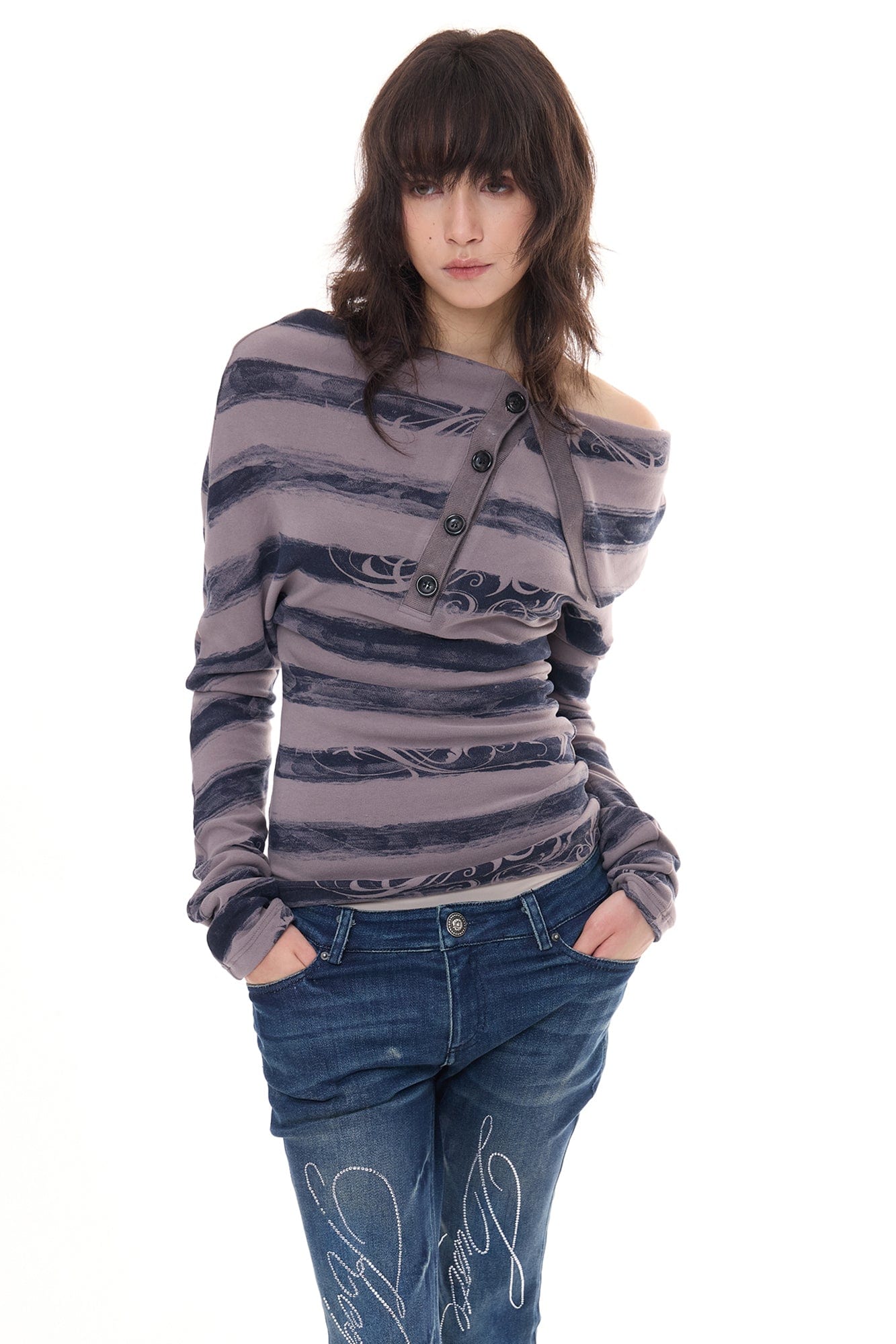 FAYCHUI Fold-Down Collar Swirl-Stripe Long Sleeve Tee