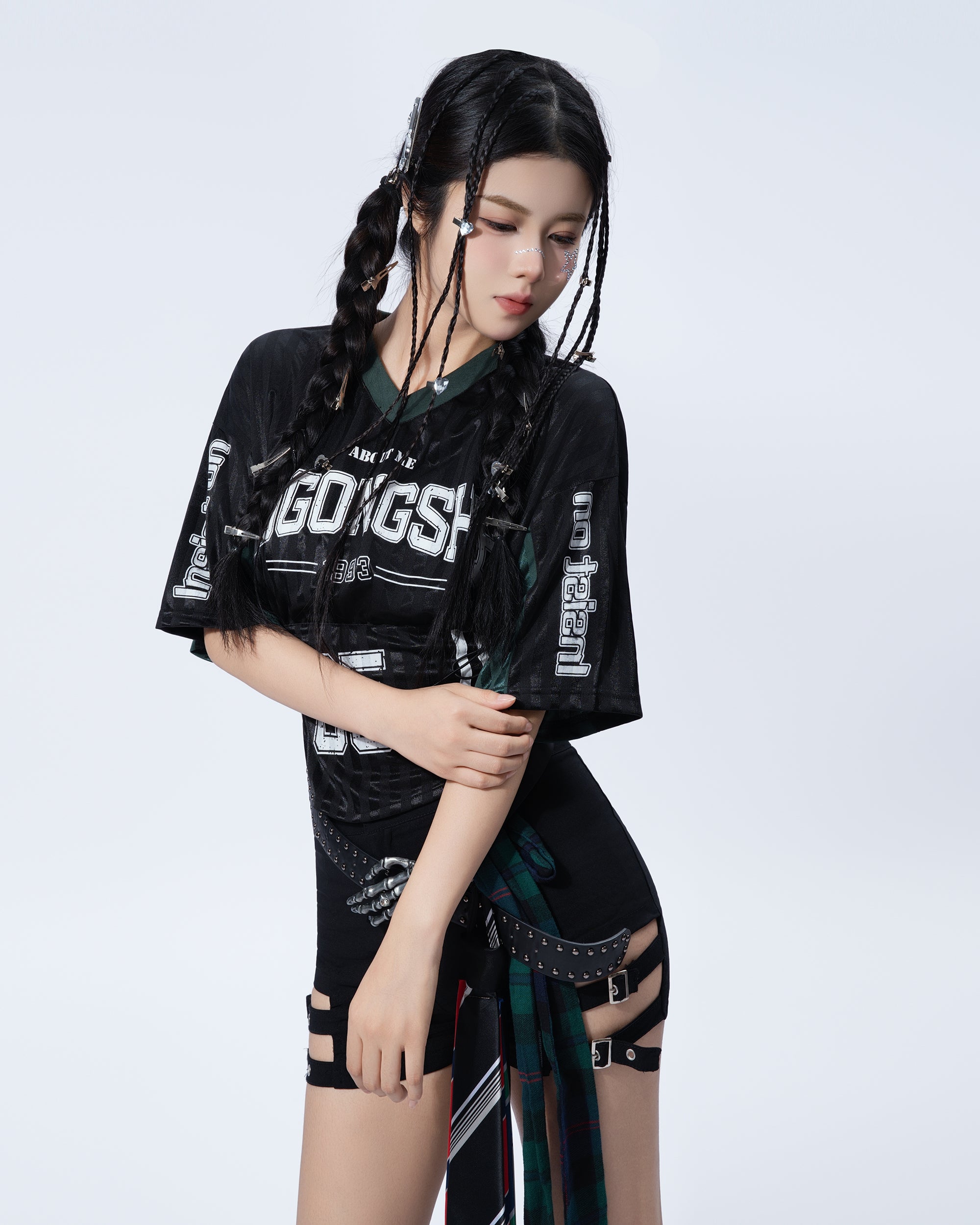MOGONGSHE Varsity Lace-Up Waist Cropped Jersey