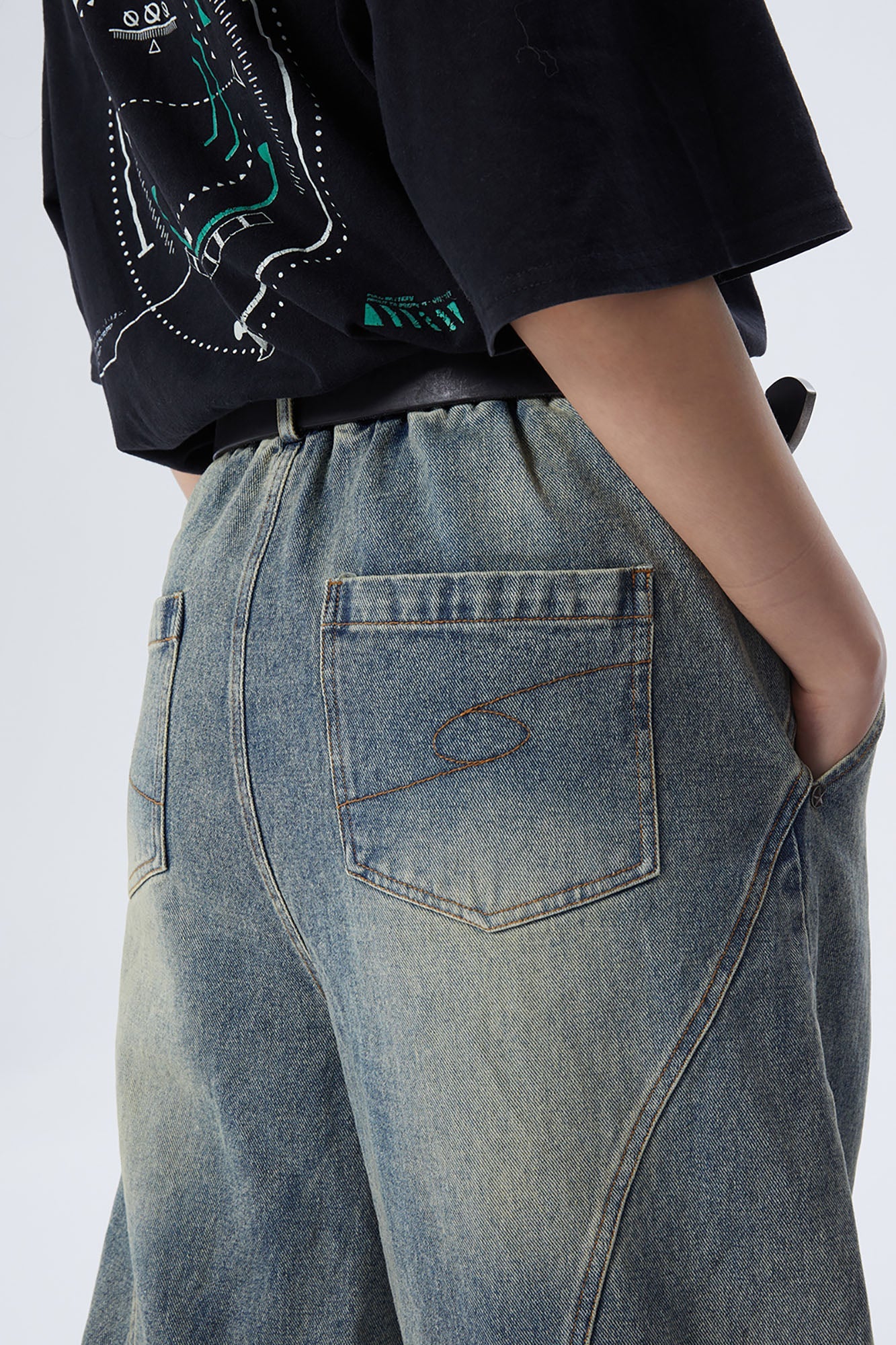 ERROR CODE ROBOT Washed Curved Pleated- Knee Jeans