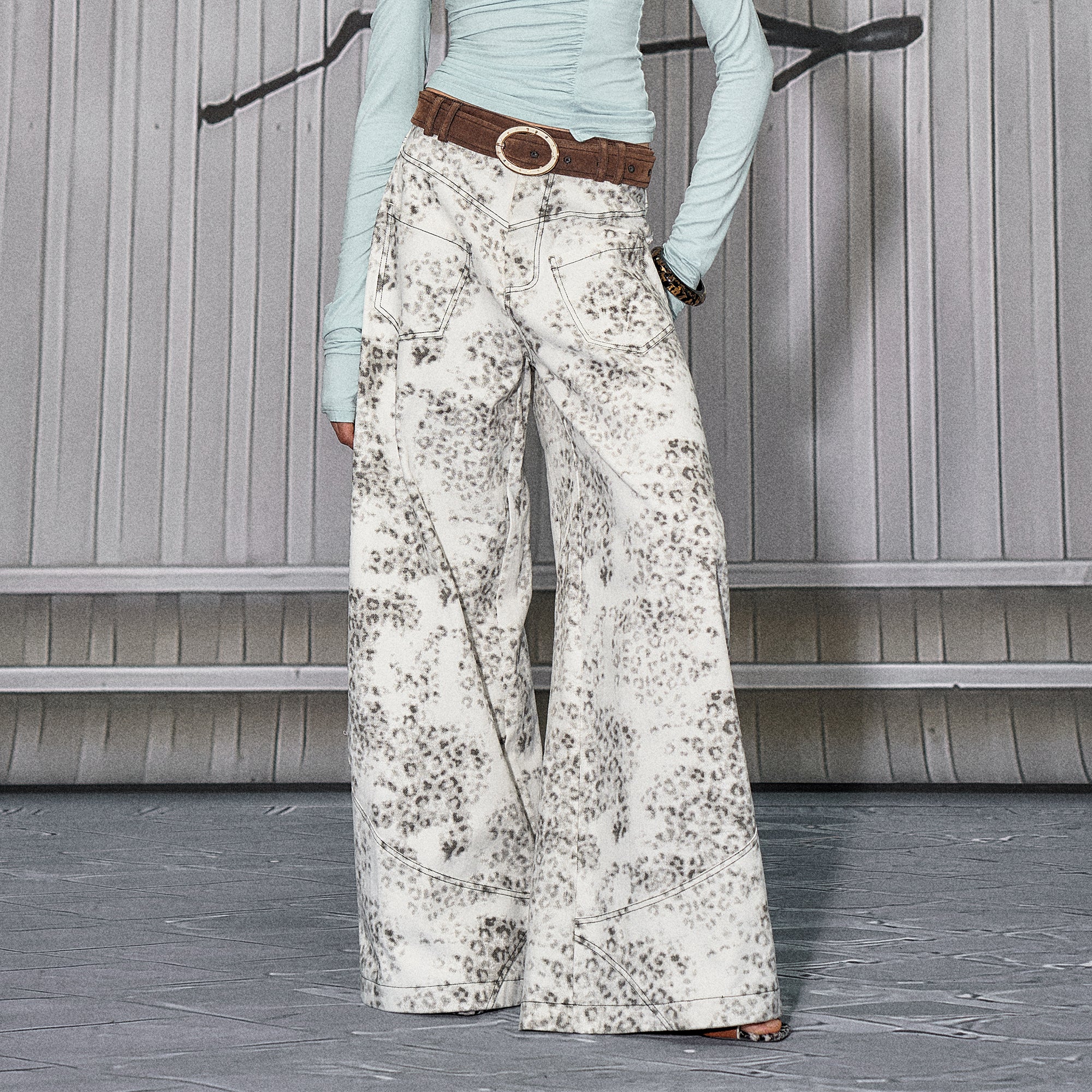 THE NEVERMORE Contrast-Waist Leopard Paneled Wide-Leg Jeans