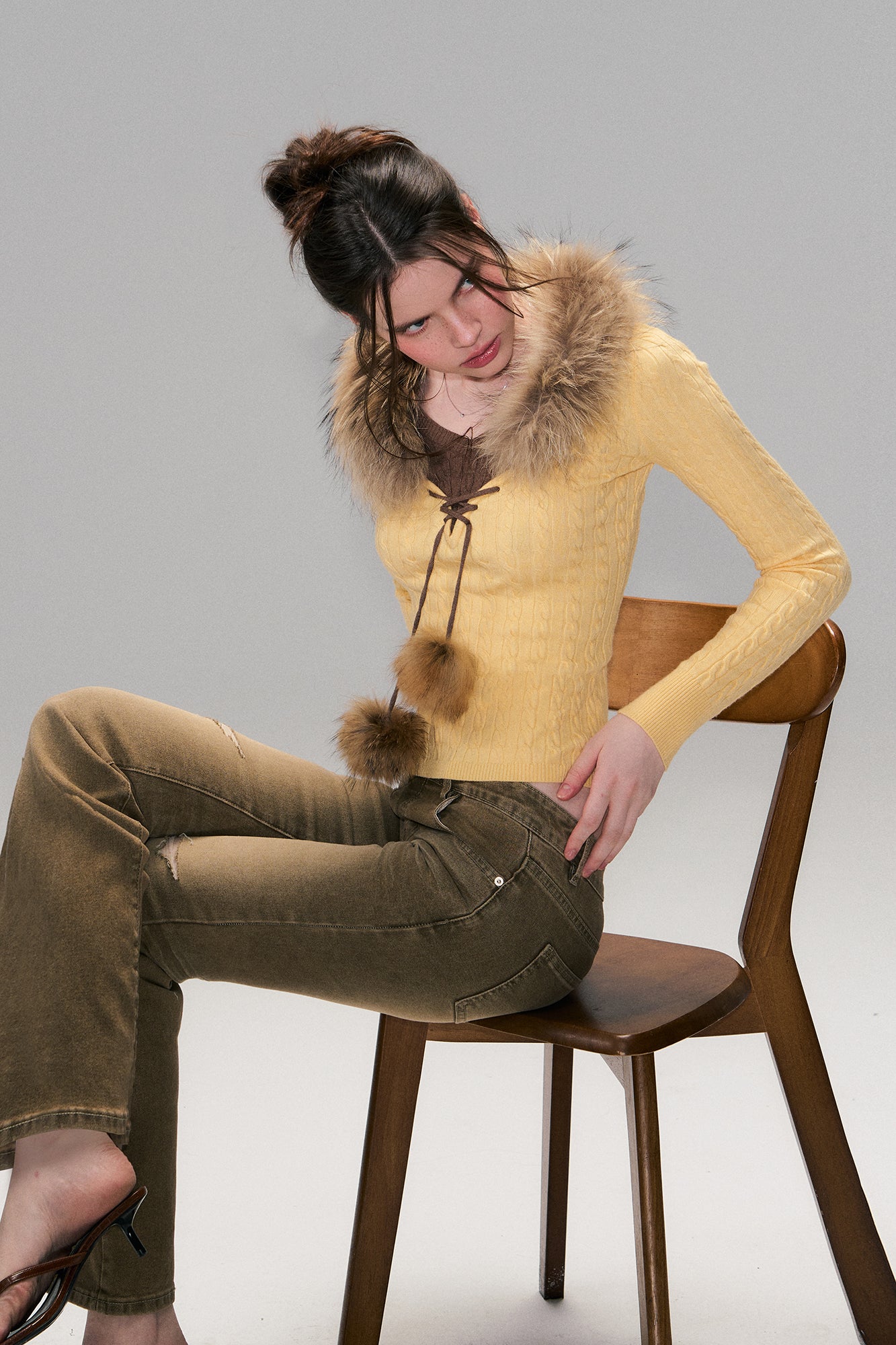 THE NEVERMORE Detachable Faux-Fur Collar Lace-Up Sweater