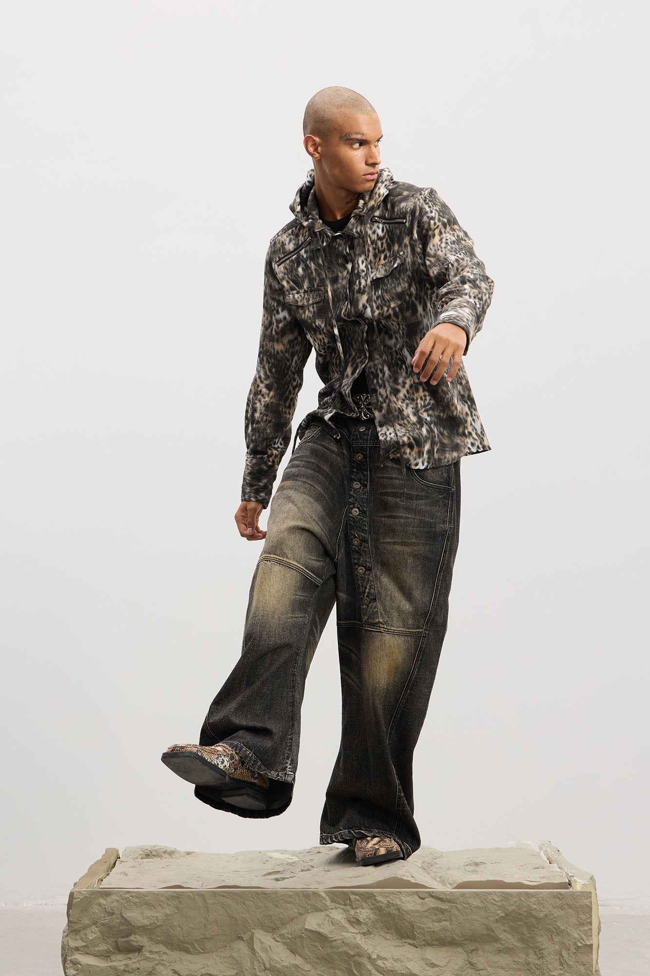 DND4DES Asymmetric Button-Fly Panel Washed Jeans