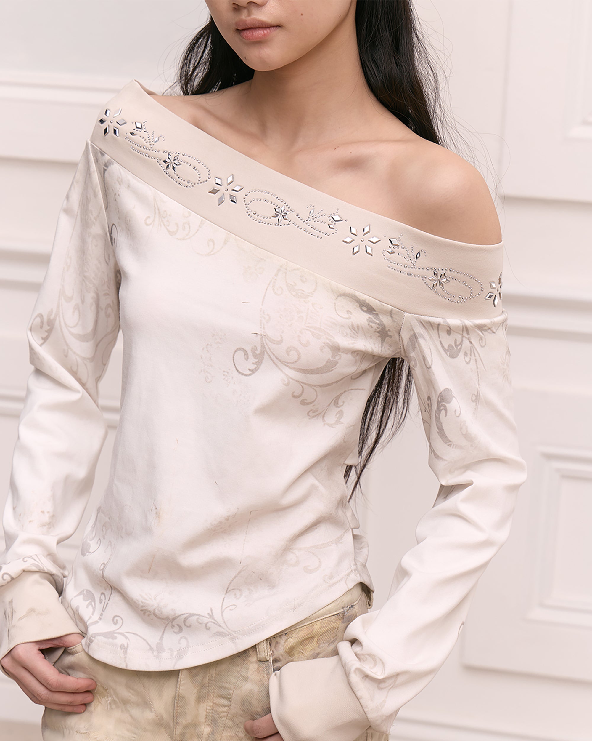 FAYCHUI Embellished Graphics Off-Shoulder Long Sleeve Top