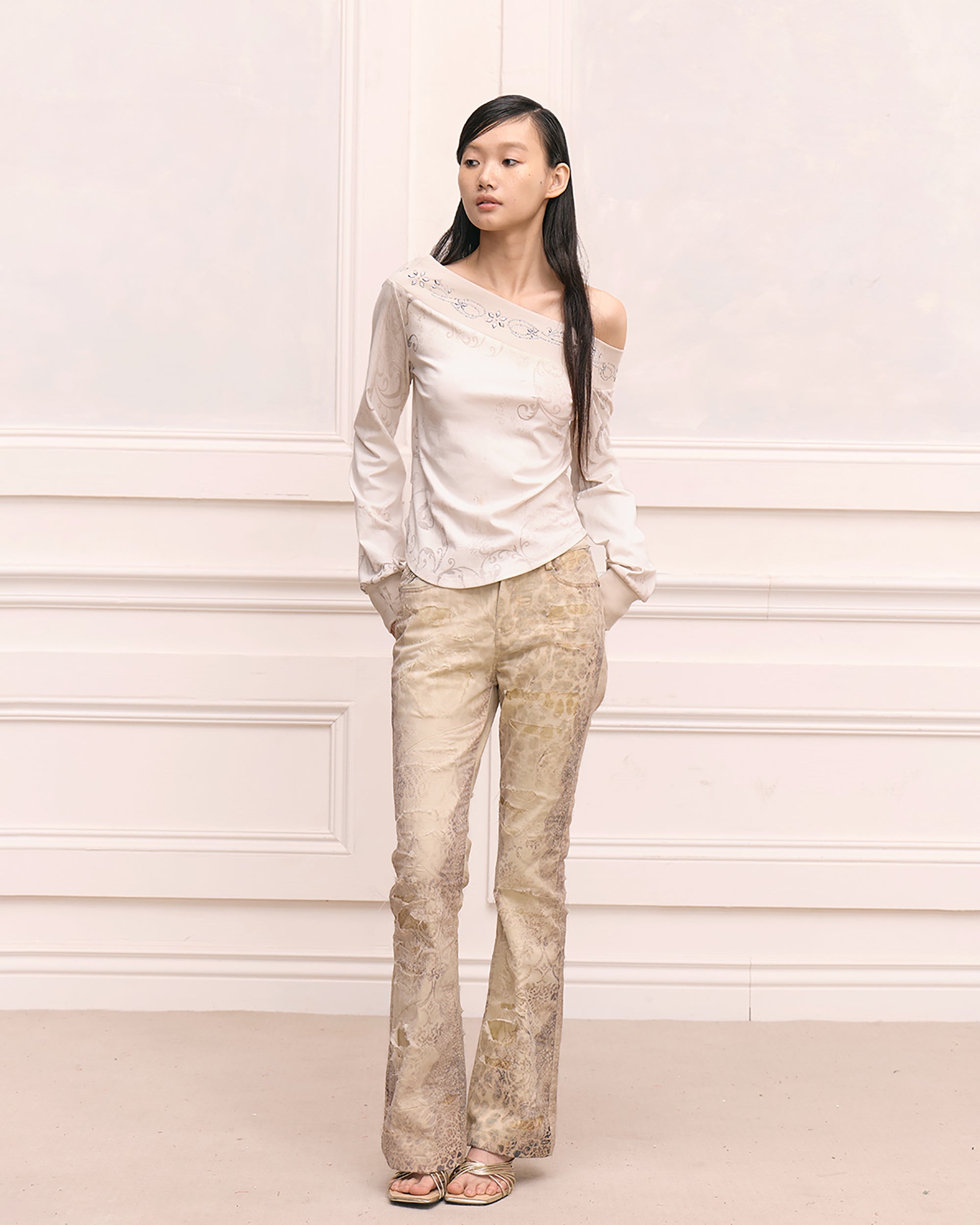 FAYCHUI Embellished Graphics Off-Shoulder Long Sleeve Top