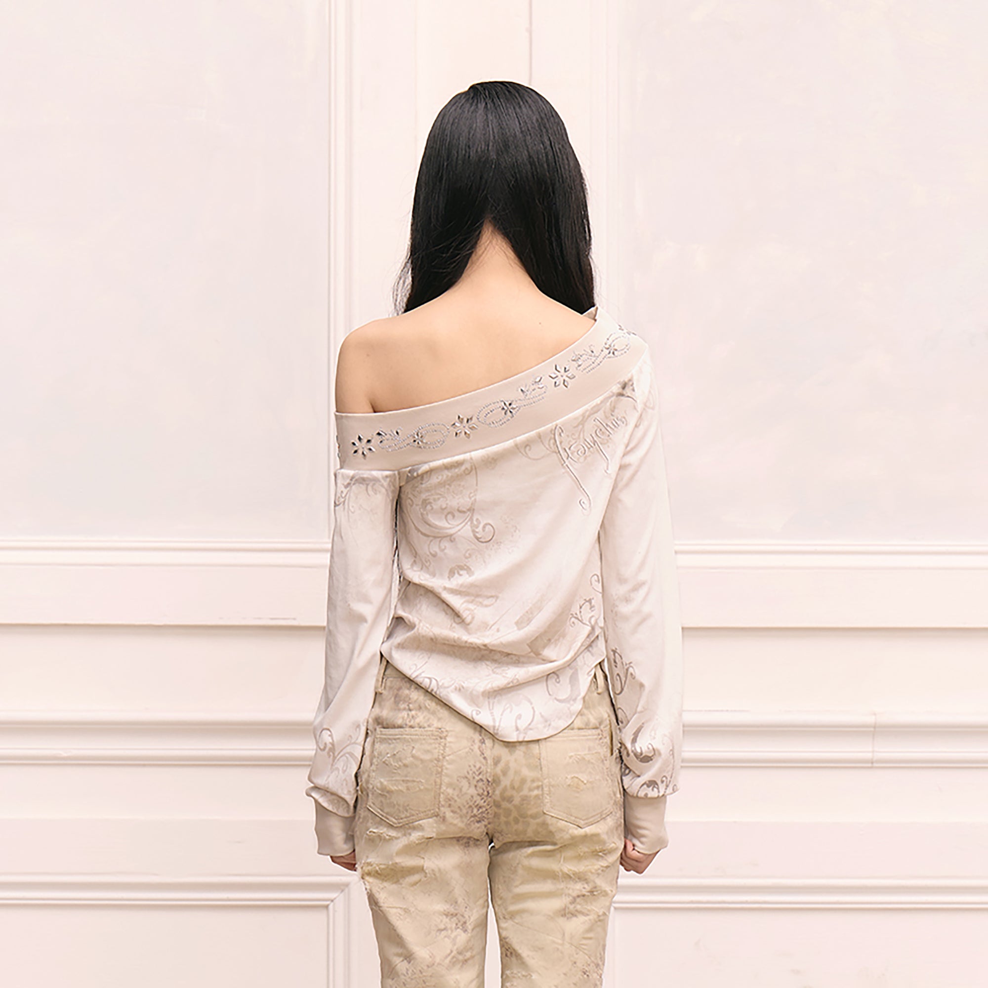FAYCHUI Embellished Graphics Off-Shoulder Long Sleeve Top