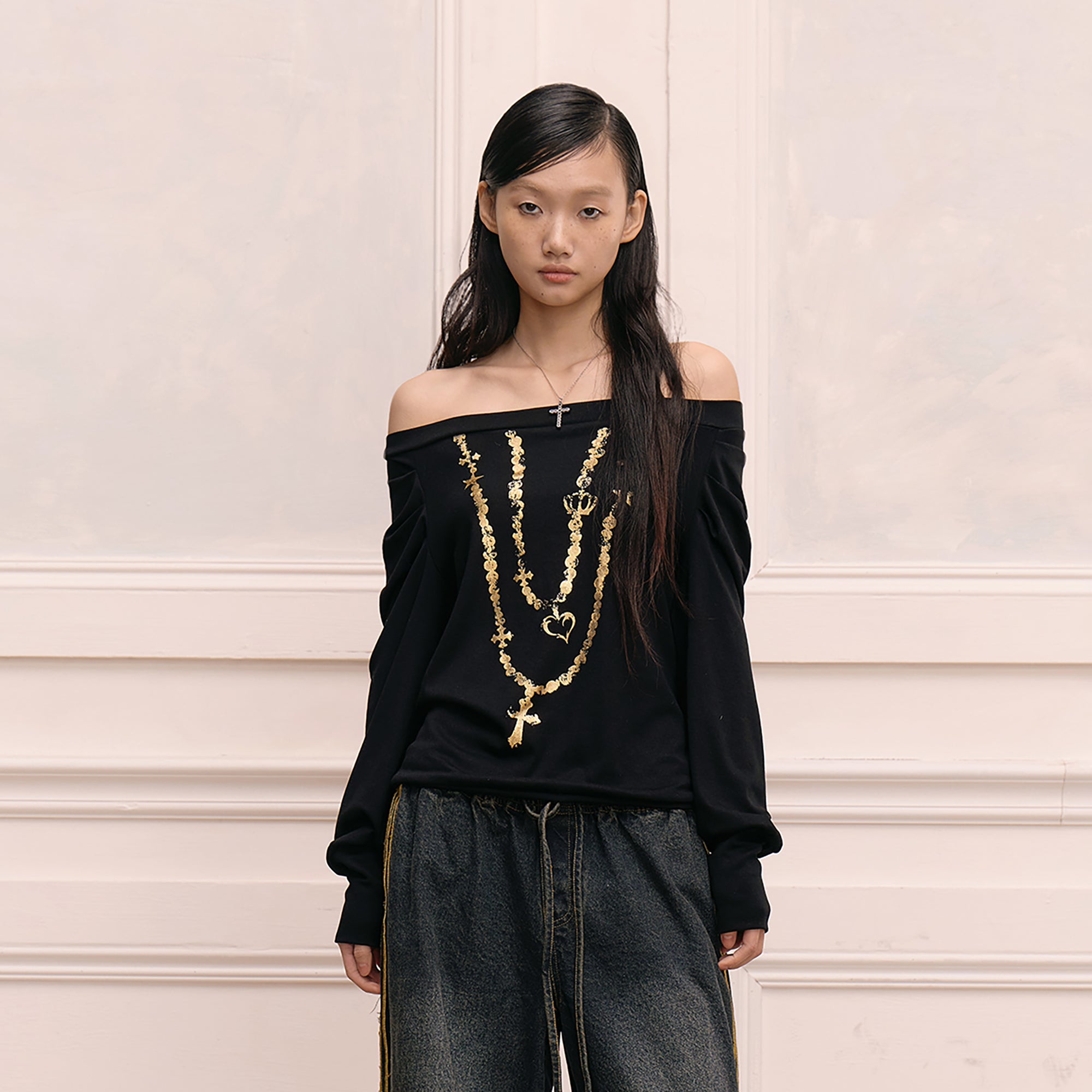 FAYCHUI Foil Chain Print Off-Shoulder Top