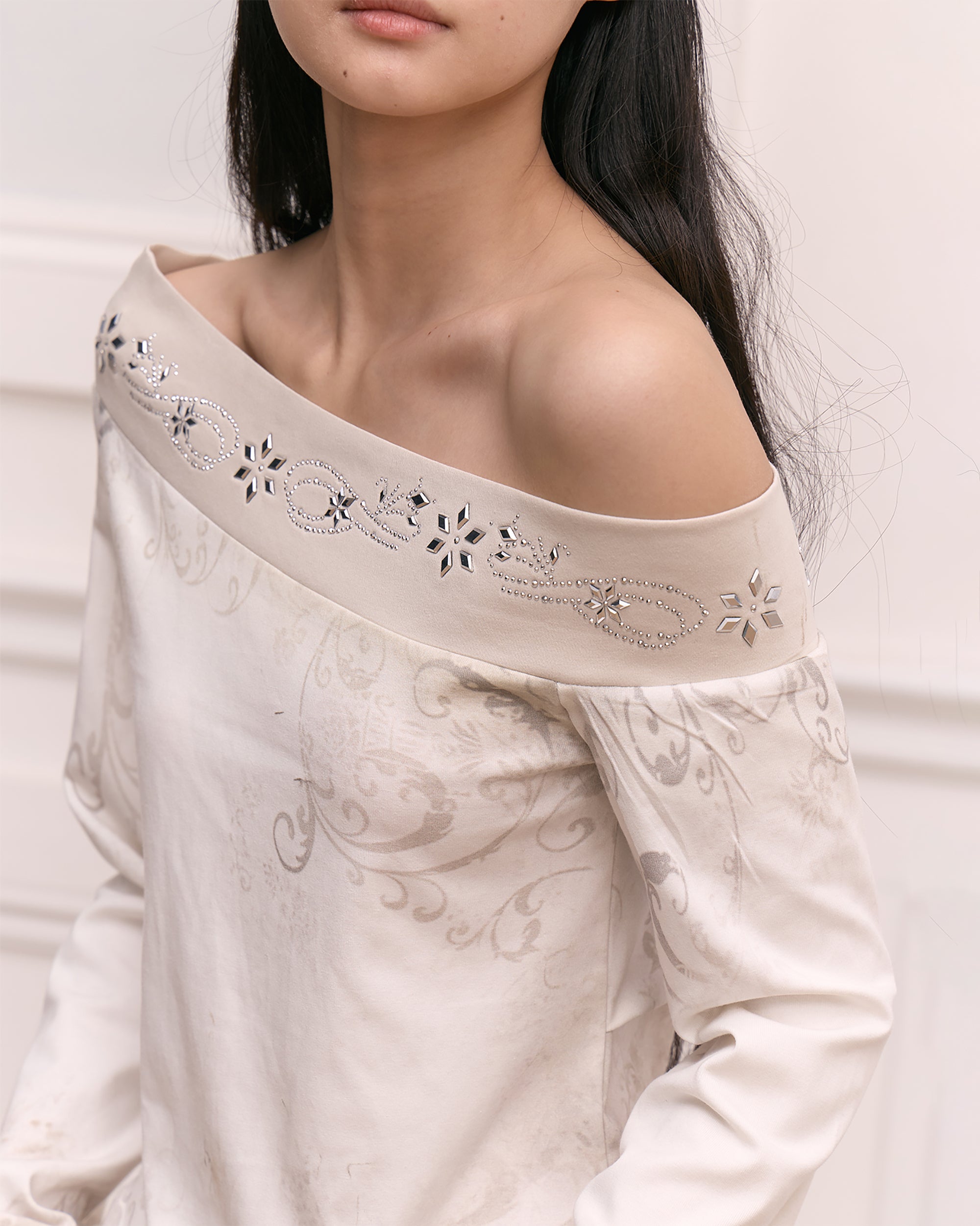FAYCHUI Embellished Graphics Off-Shoulder Long Sleeve Top