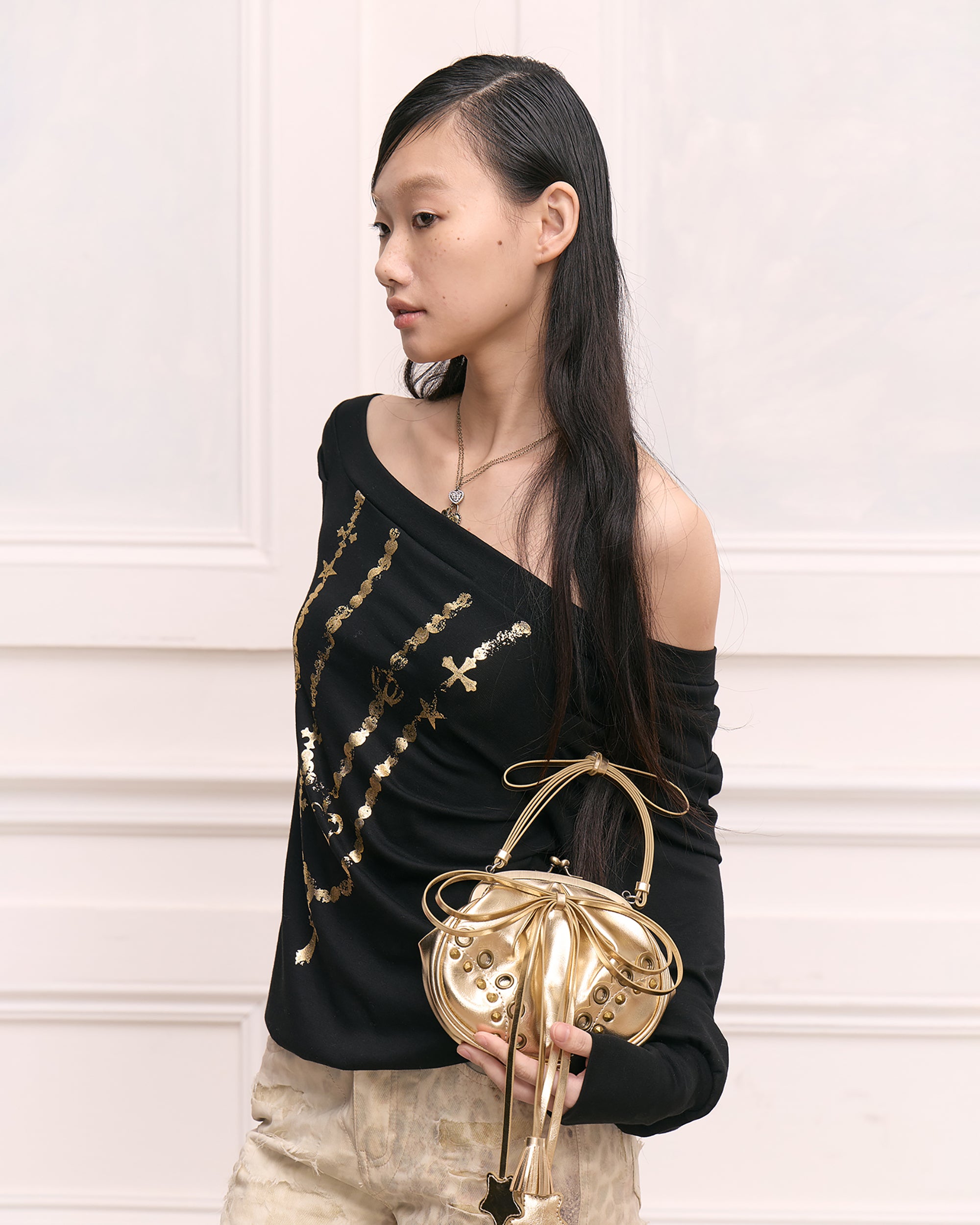 FAYCHUI Foil Chain Print Off-Shoulder Top