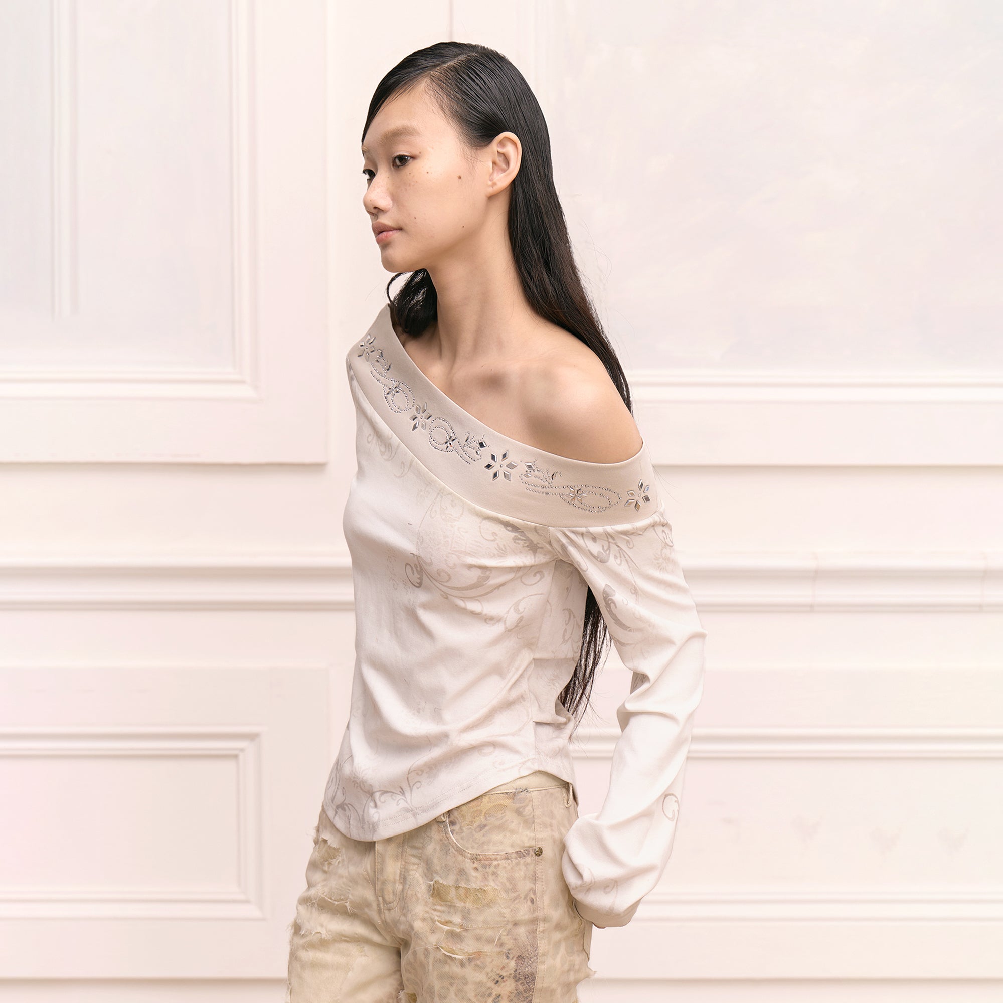 FAYCHUI Embellished Graphics Off-Shoulder Long Sleeve Top