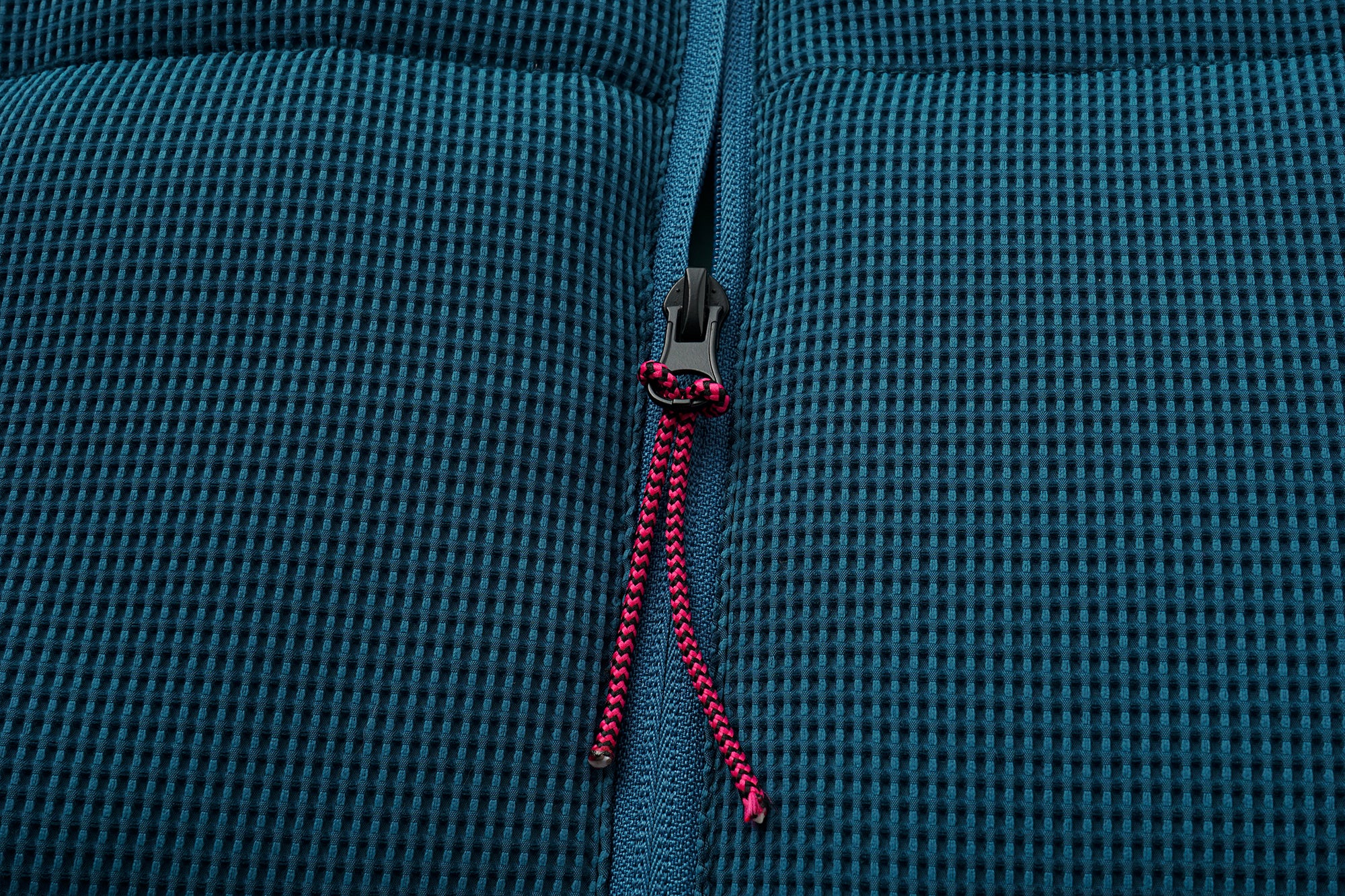 OINIMI Embroidered-Collar Waffle Puffer Vest