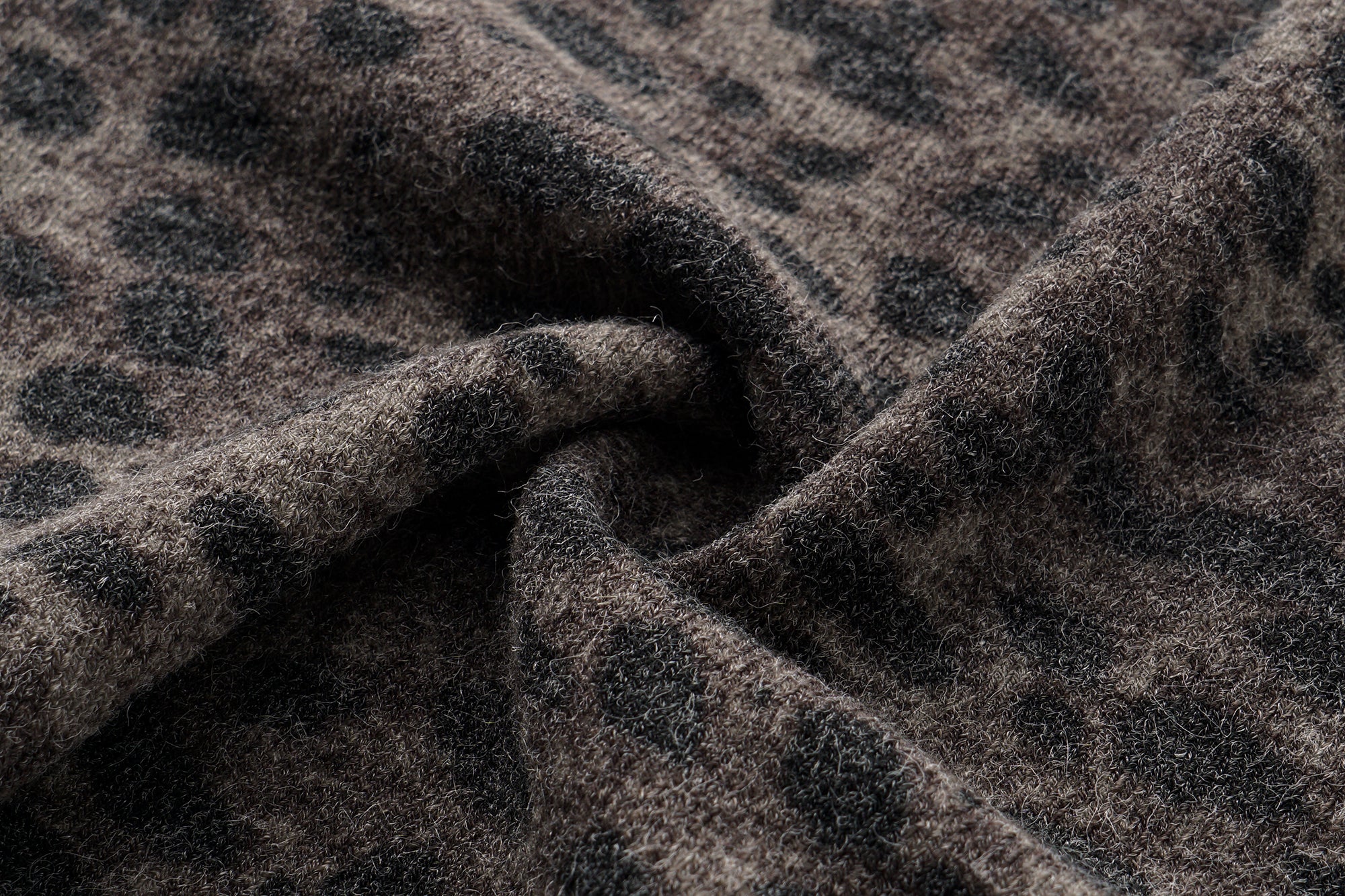 OINIMI Leopard Full-Print Knit Dual-Zip Top