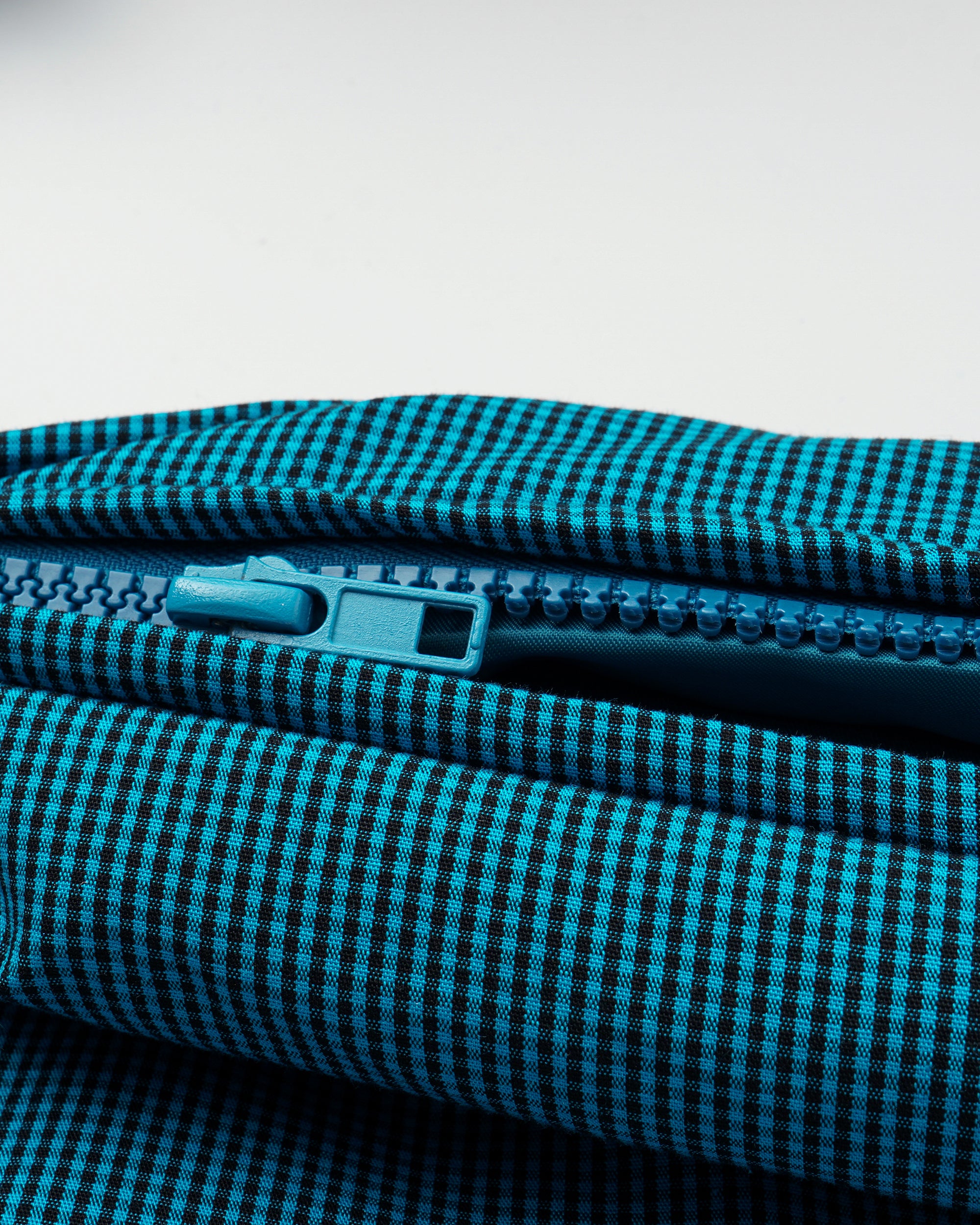 OINIMI Ruched Strap Triangle Sling Bag