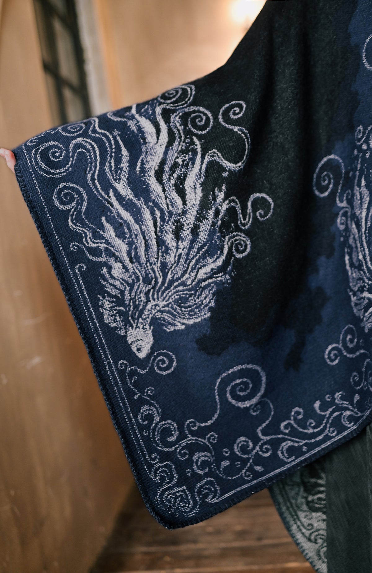 GUGUAI Jacquard Wide-Sleeve Cape