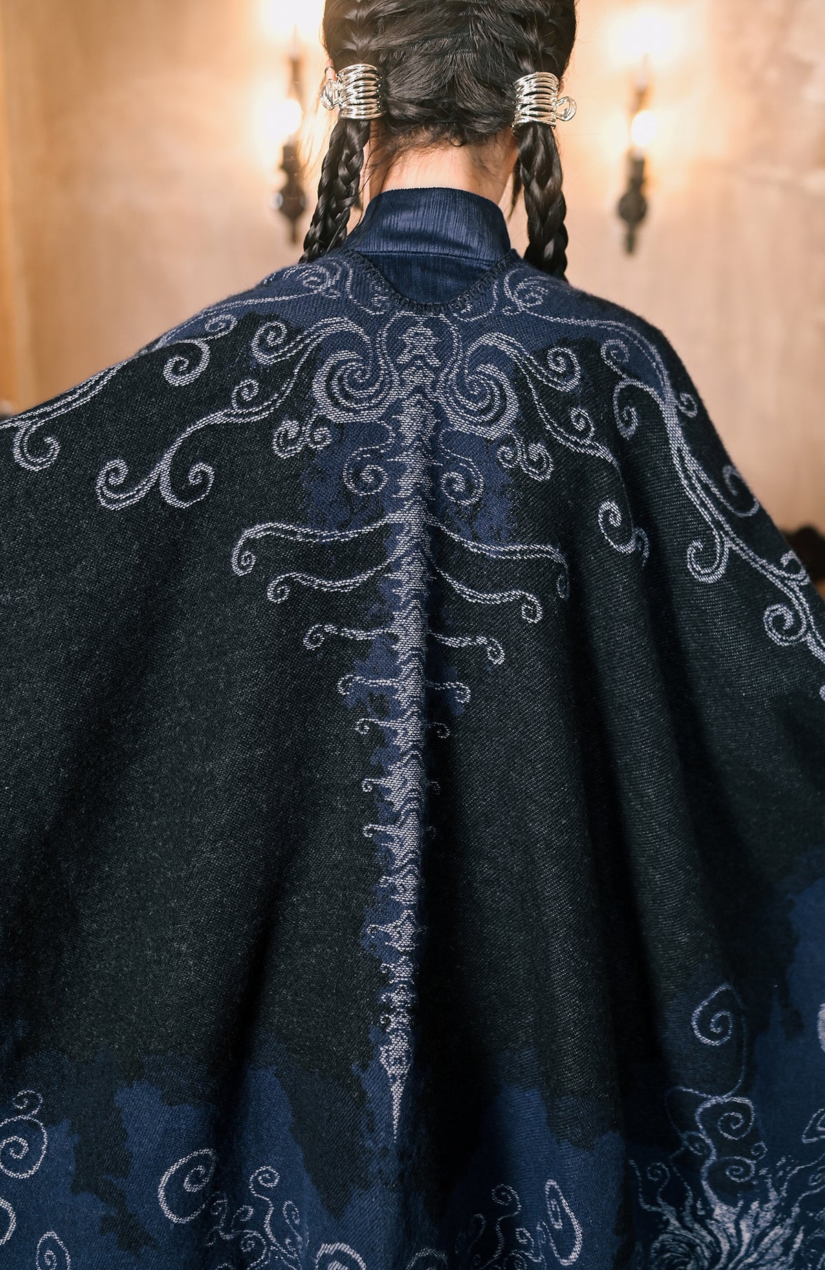 GUGUAI Jacquard Wide-Sleeve Cape