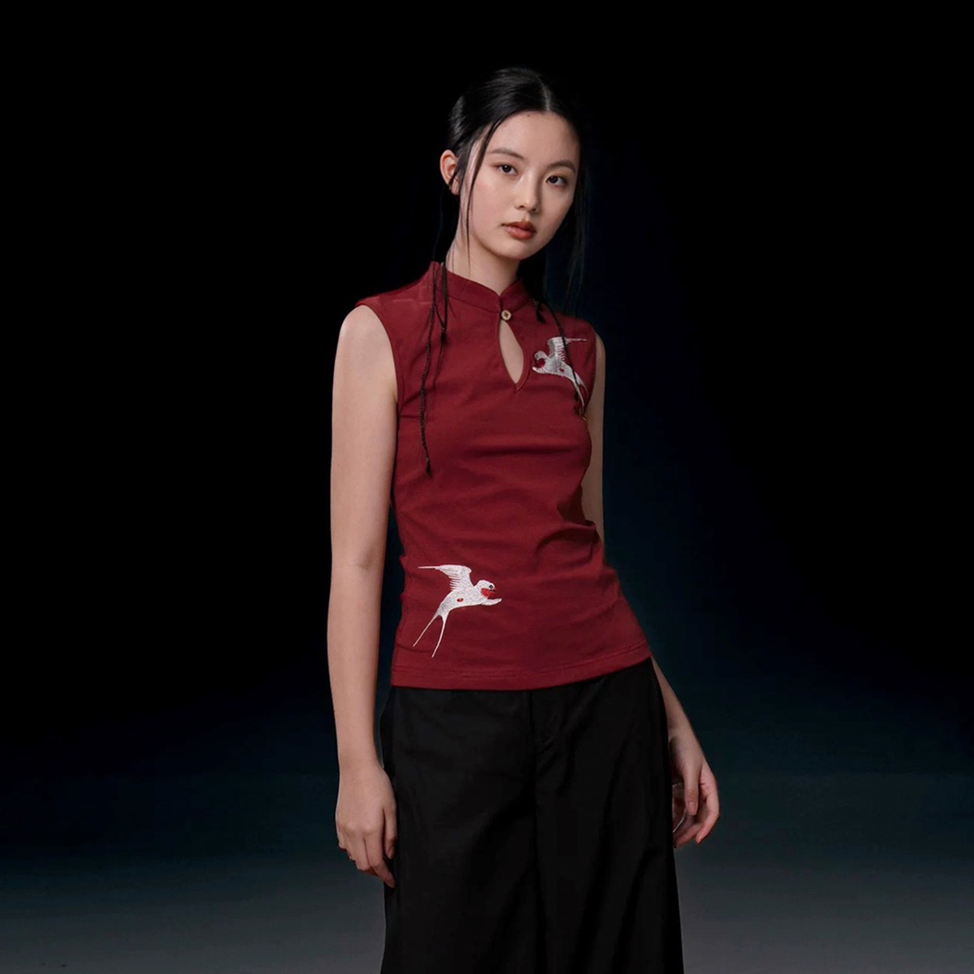 WUHEYIZUO Swallow Embroidered Keyhole Top